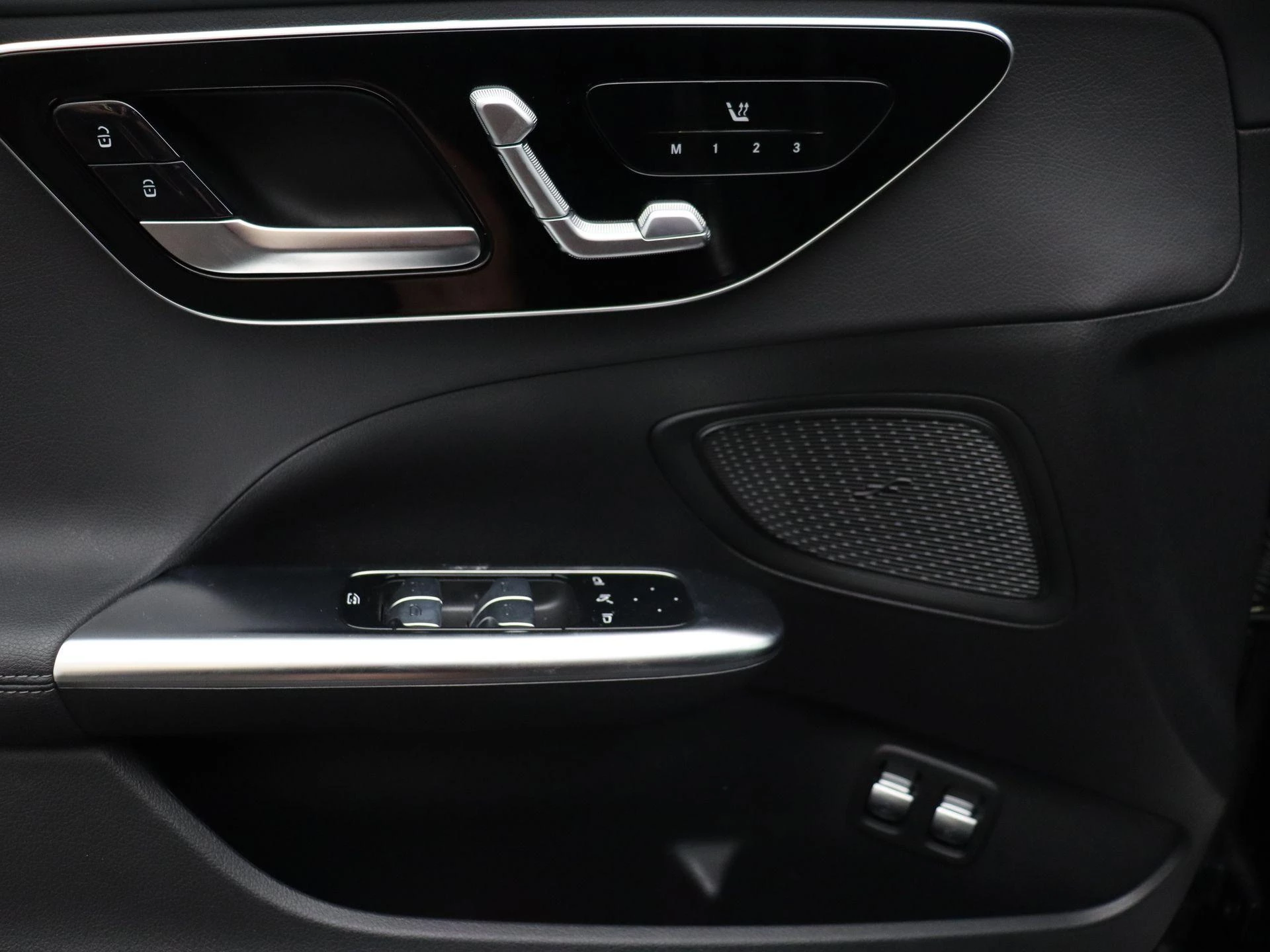 Mercedes-Benz-C-Klasse-image-7