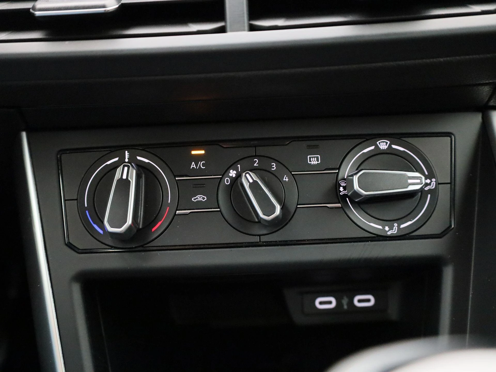 Volkswagen-Polo-image-16