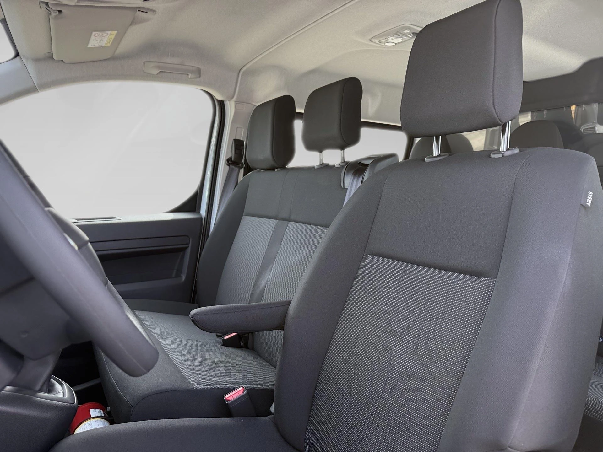 Opel-Vivaro-image-7