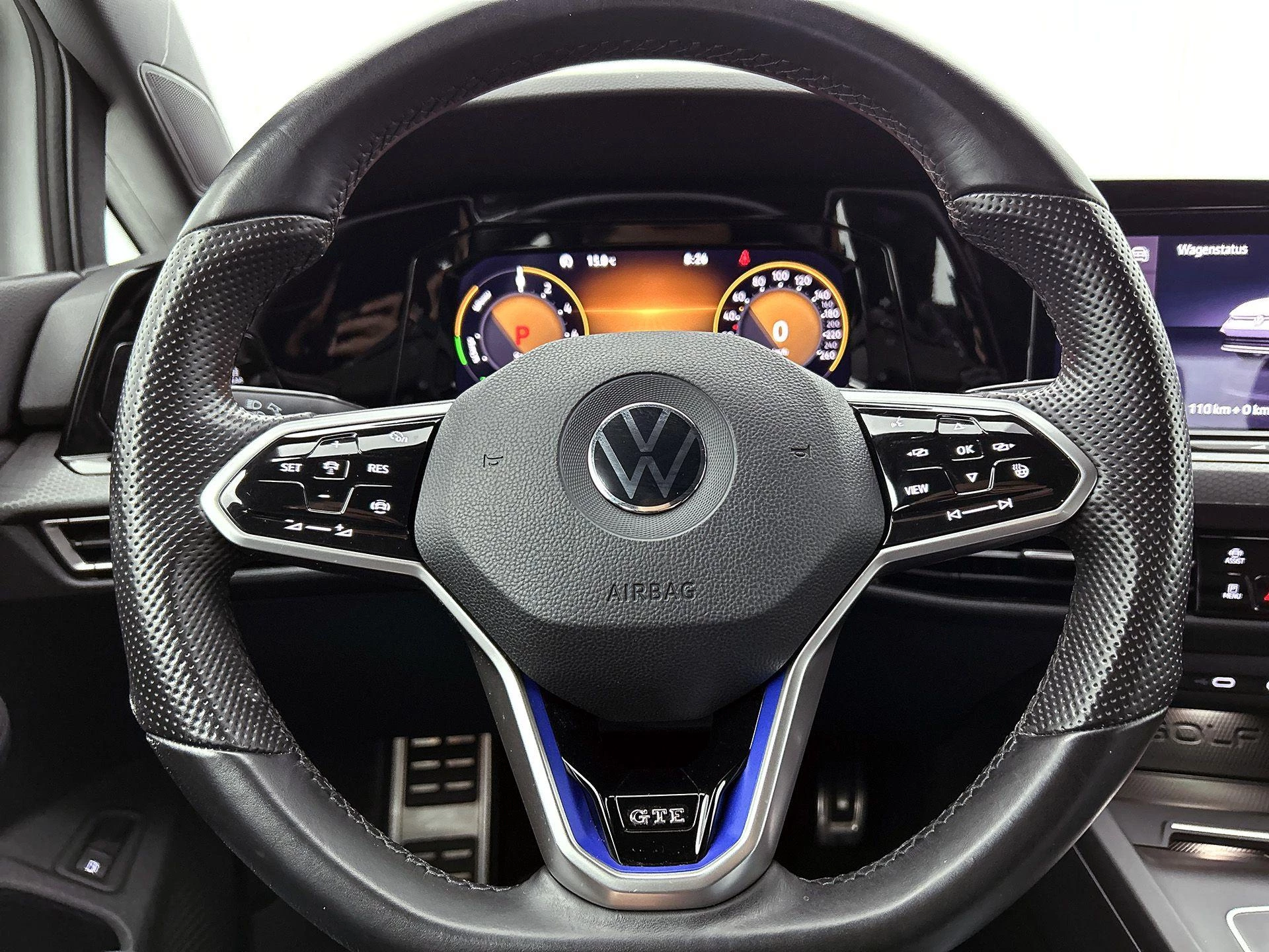 Volkswagen-Golf-image-27