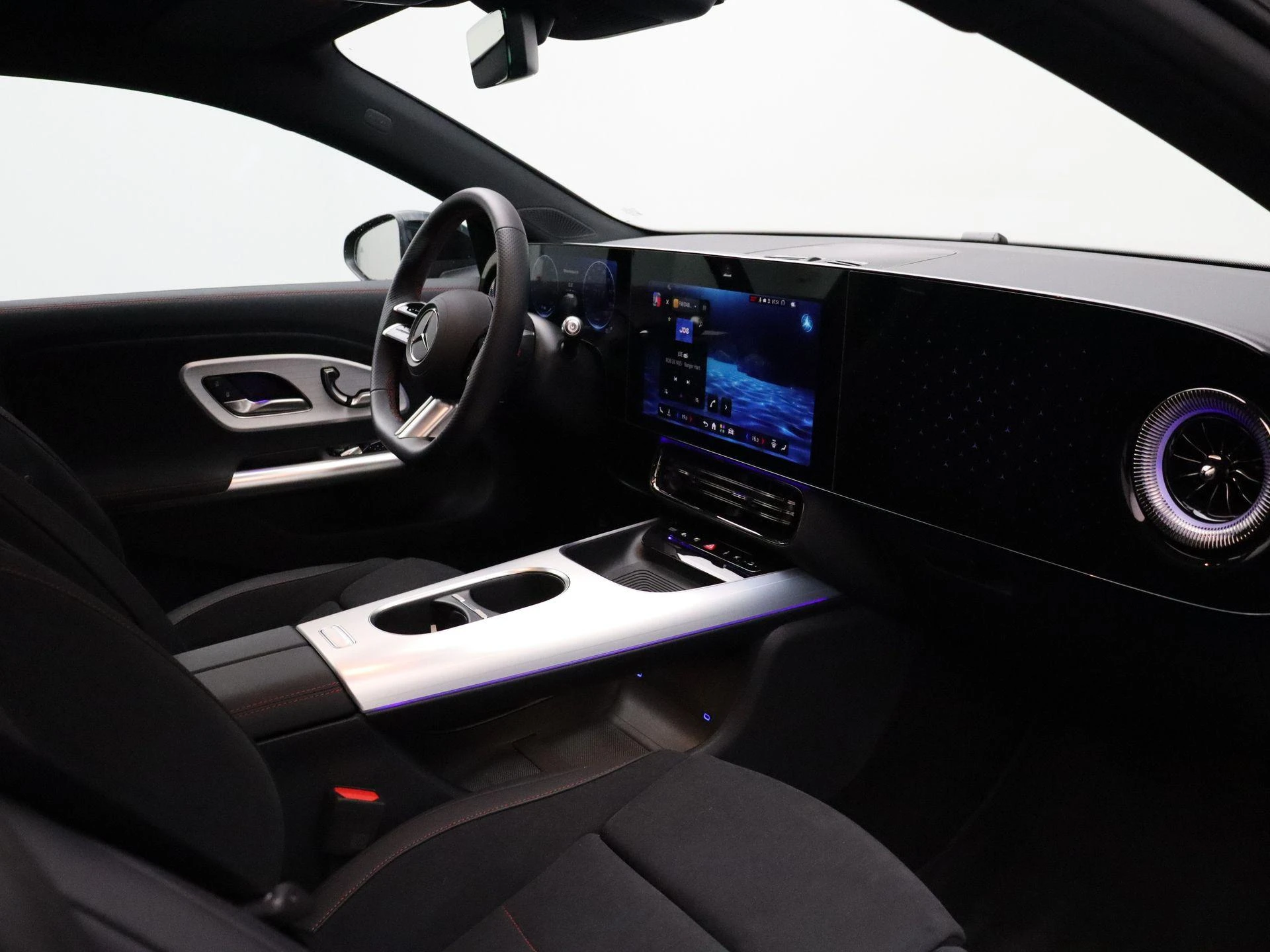 Mercedes-Benz-CLA-image-29