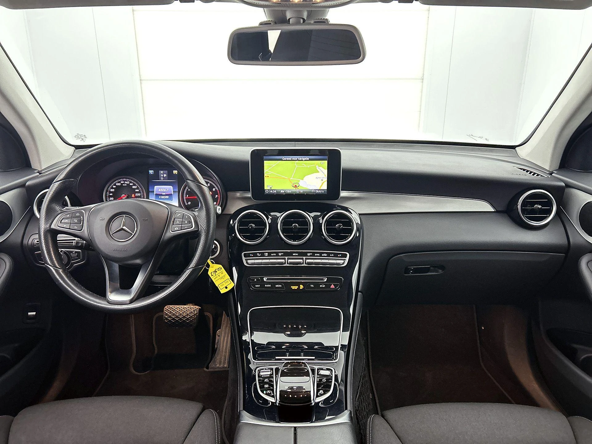 Mercedes-Benz-GLC-image-19