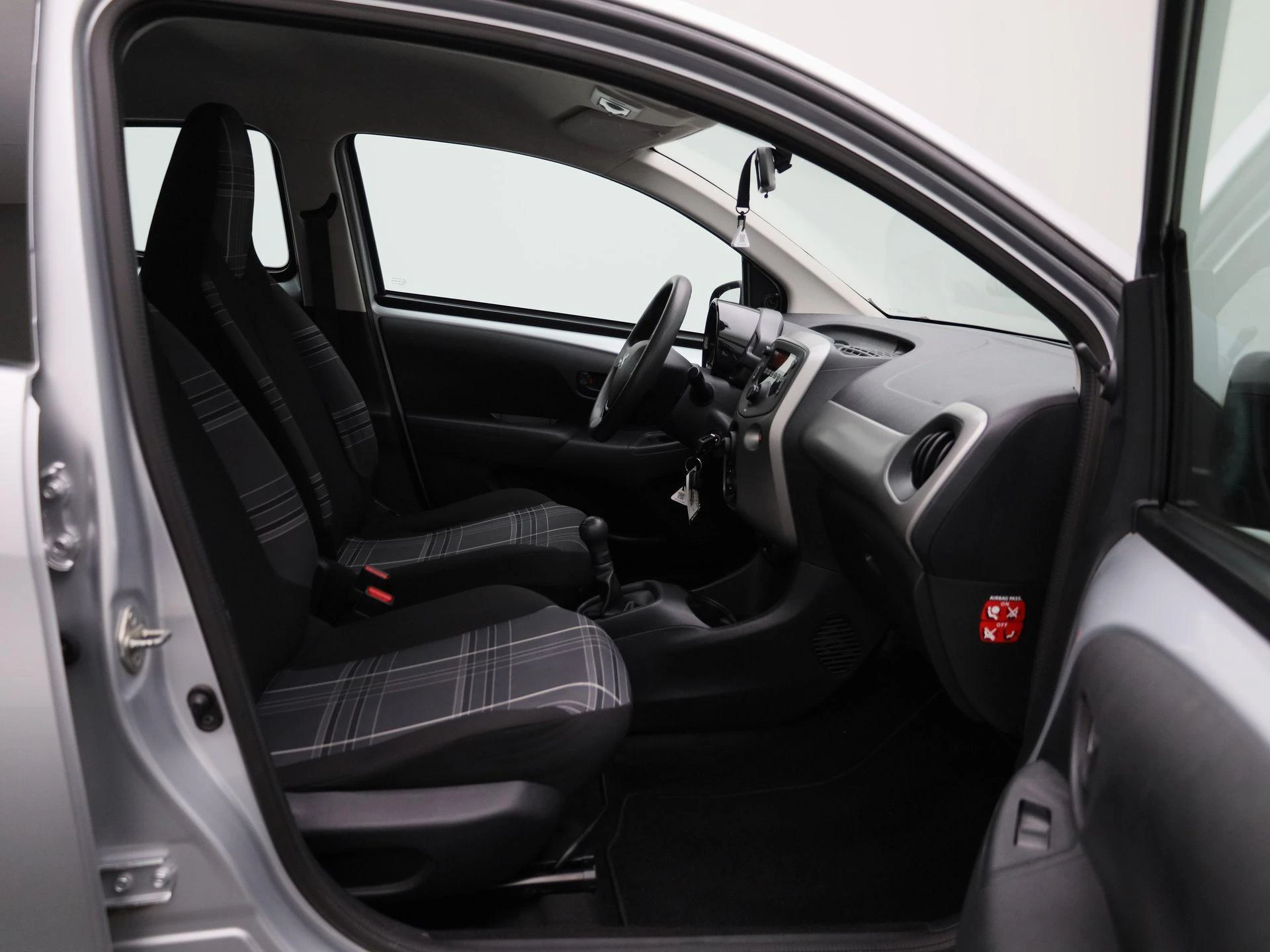 Peugeot-108-image-28