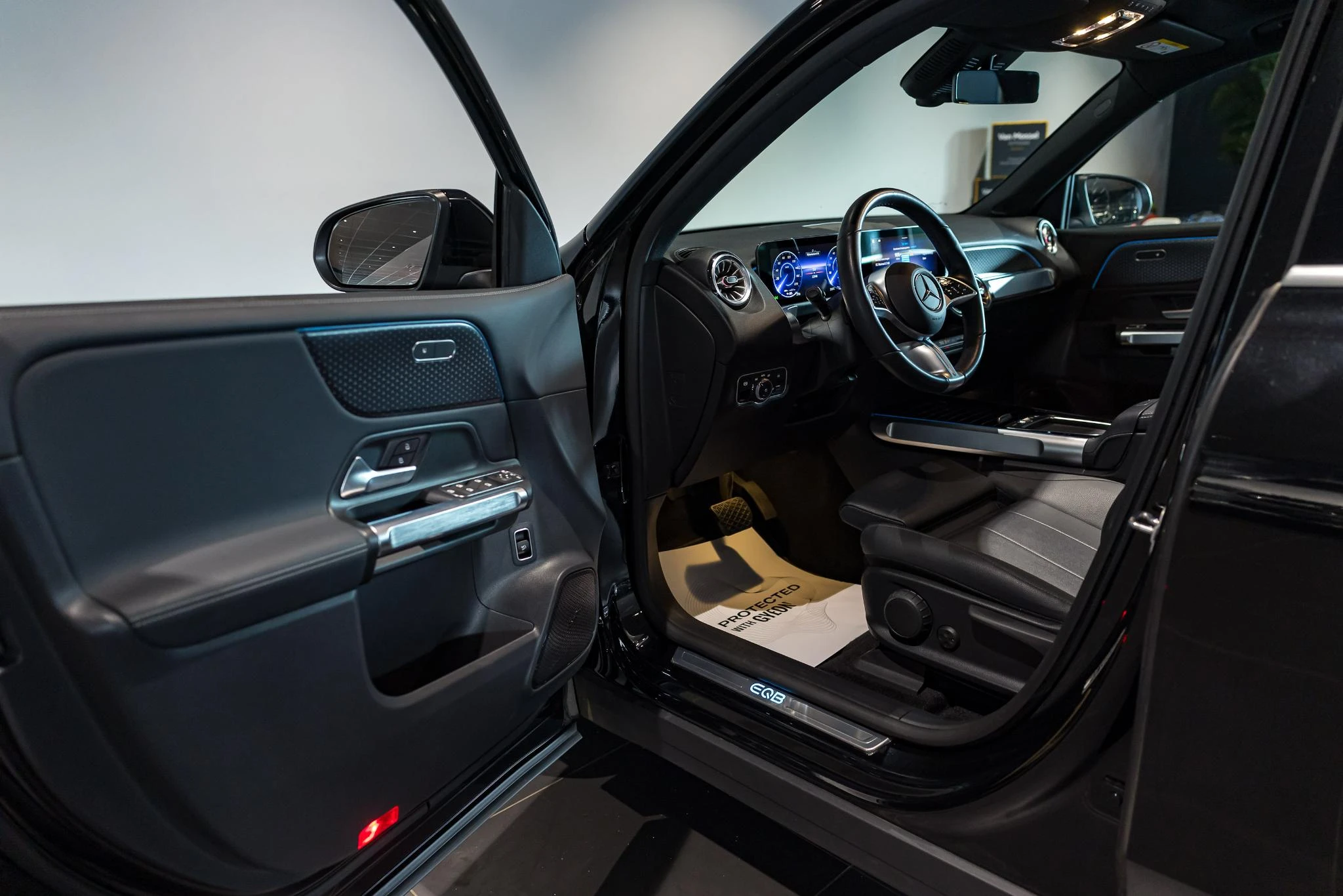 Mercedes-Benz-EQB-image-20