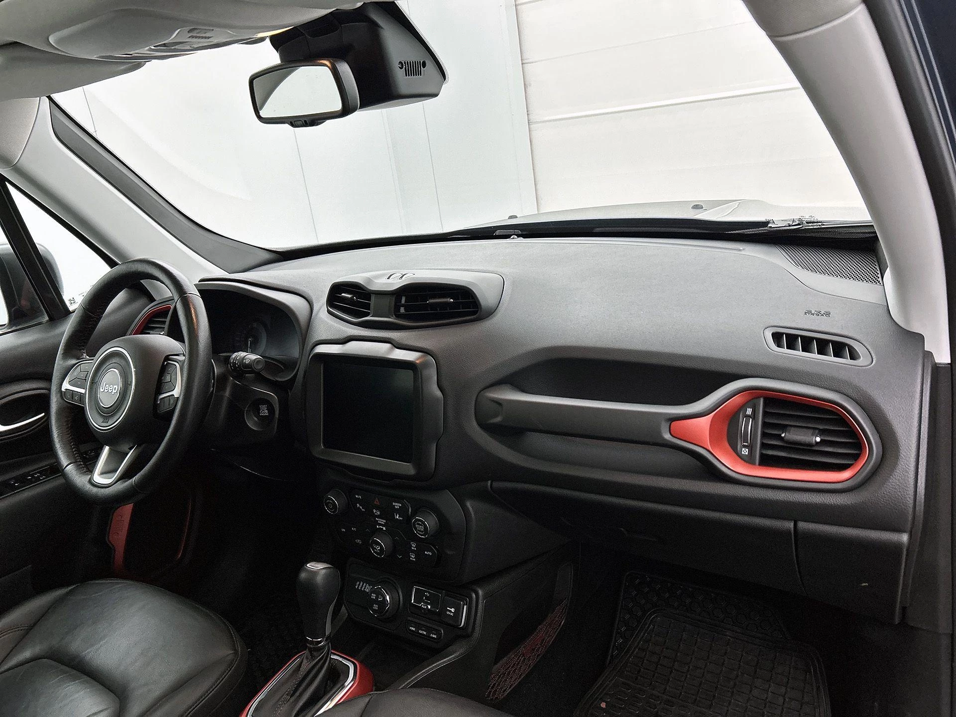 Jeep-Renegade-image-16