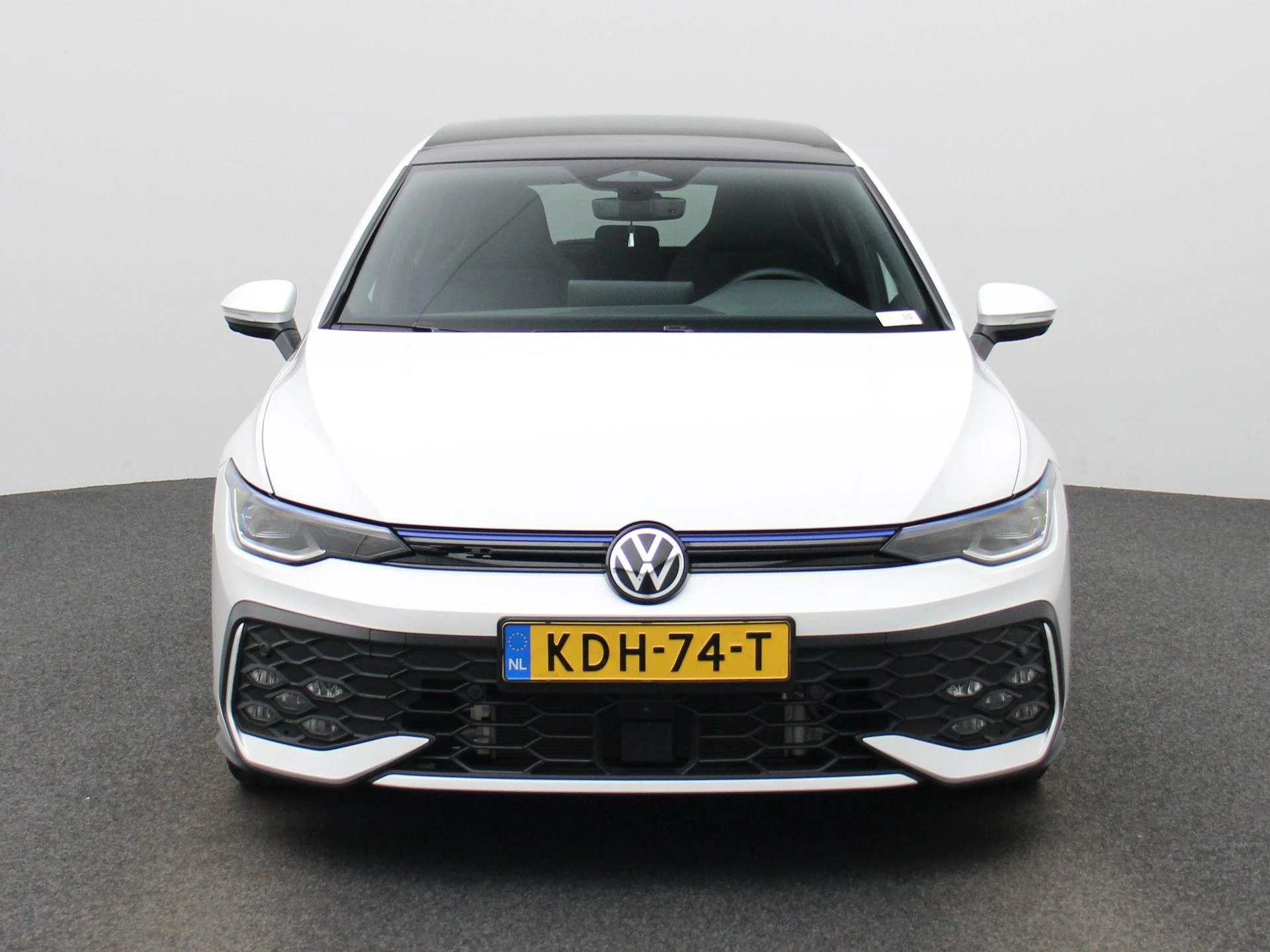 Volkswagen-Golf-image-2