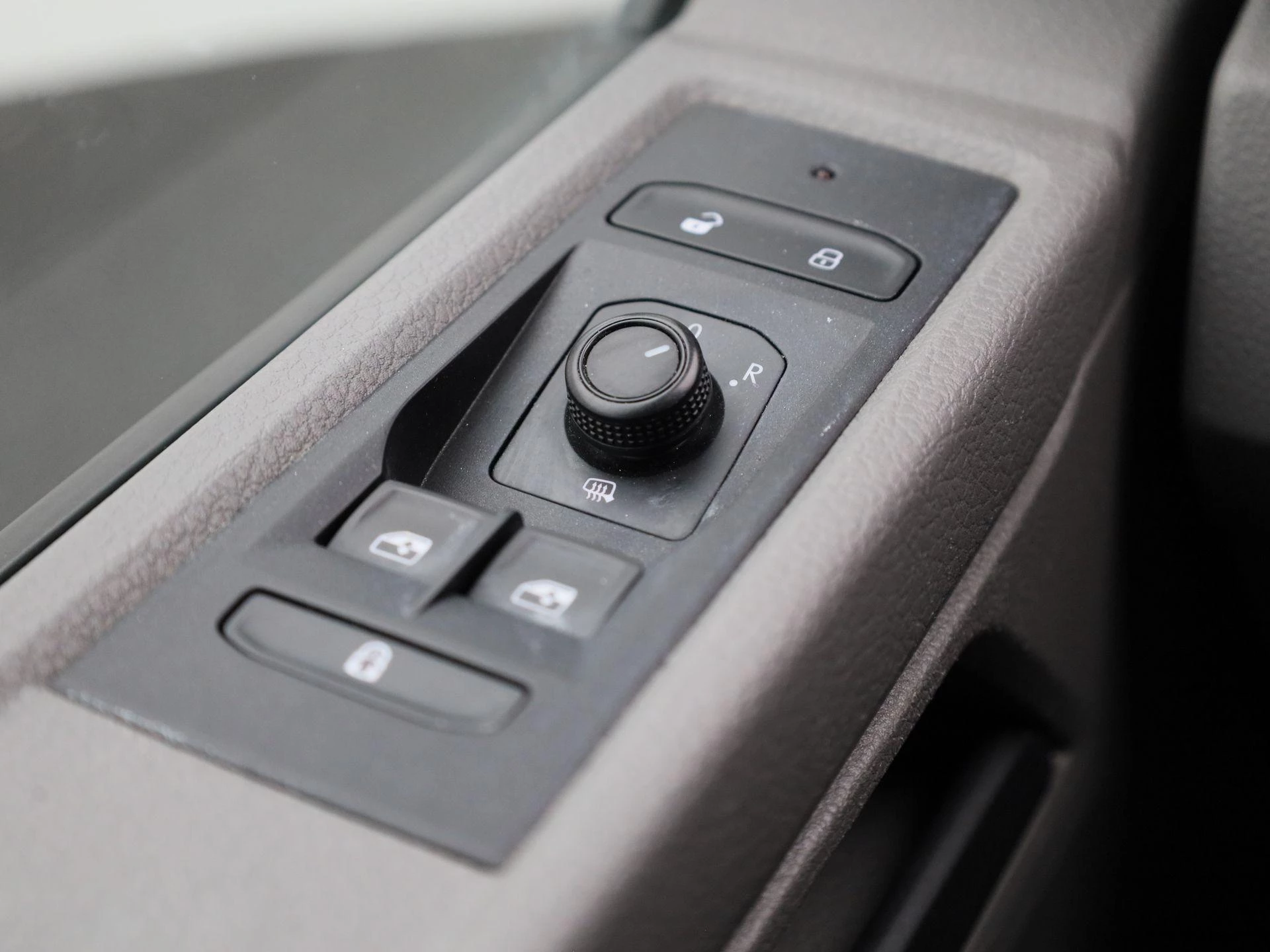 Volkswagen-Transporter-image-28