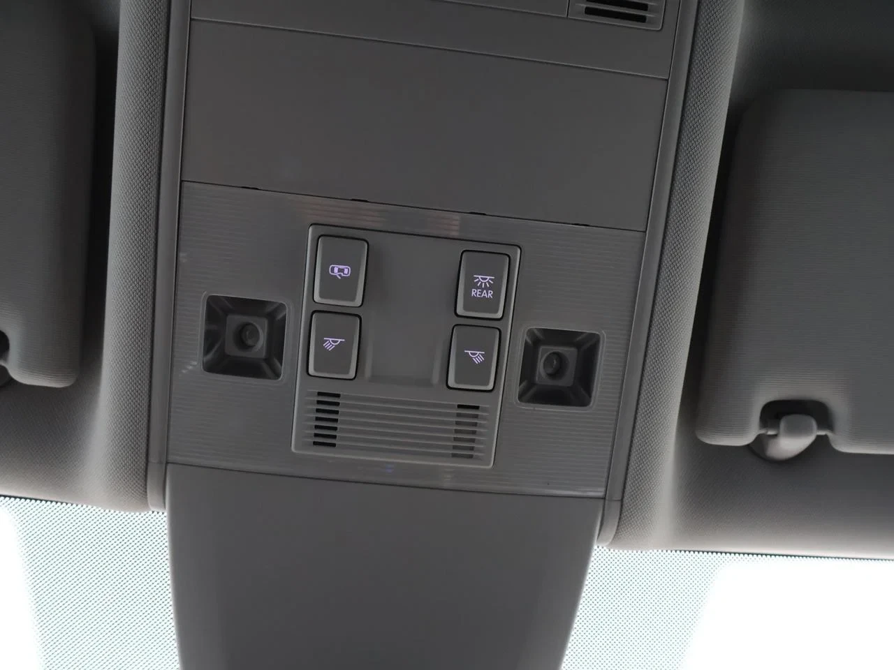 Volkswagen-Touran-image-30