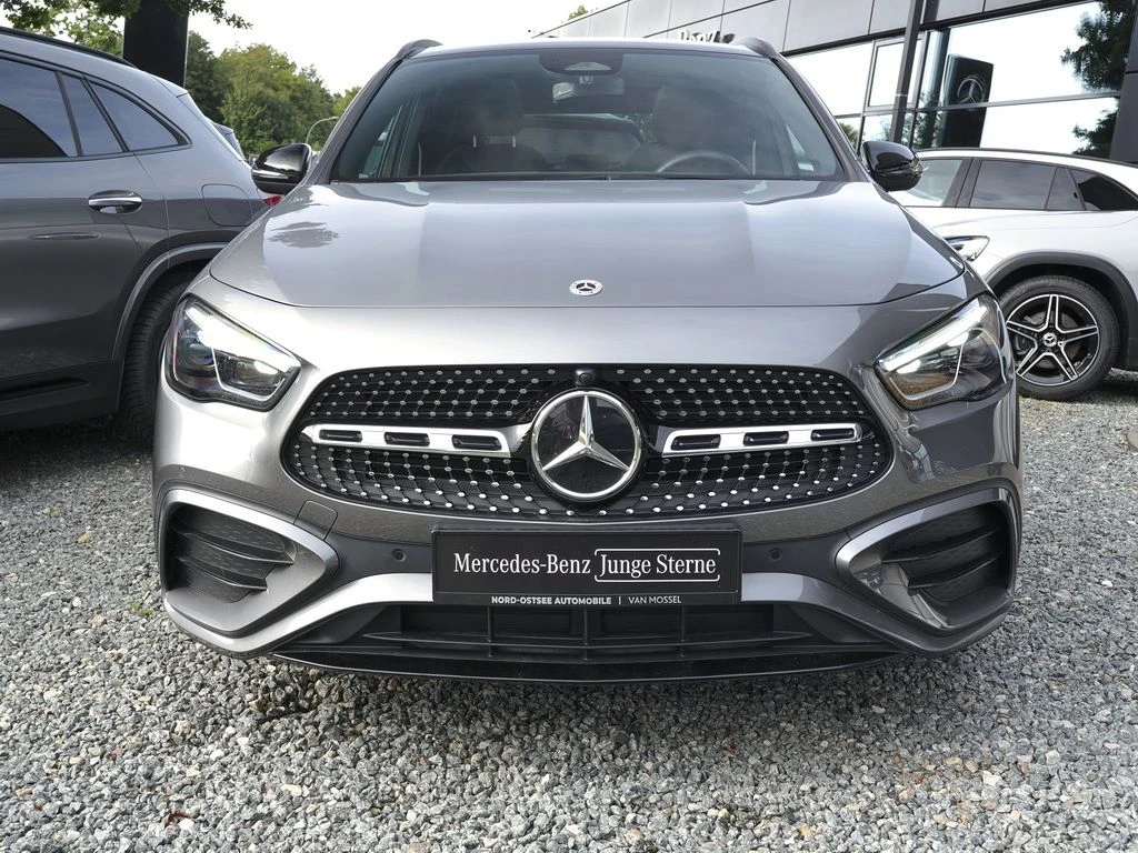 Mercedes-Benz-GLA 200 d-image-3