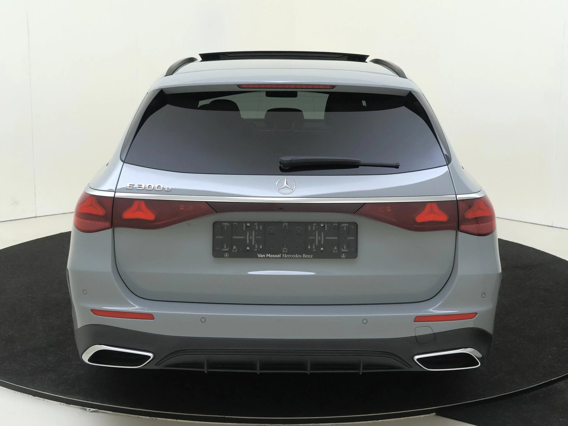 Mercedes-Benz-E-Klasse-image-6