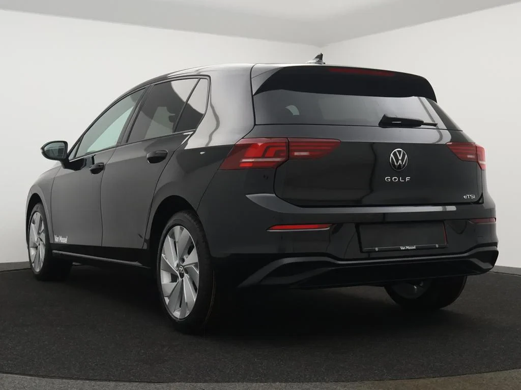 Volkswagen-Golf-image-25