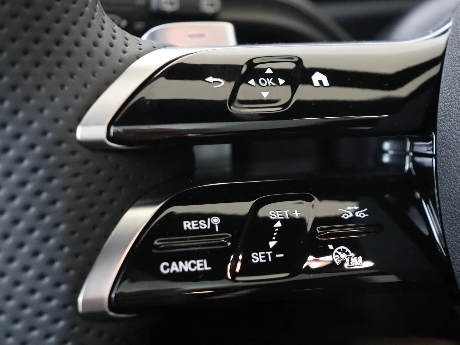 Mercedes-Benz-A-Klasse-image-15