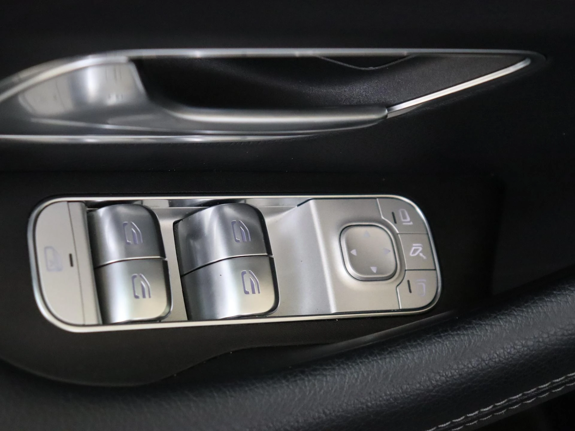 Mercedes-Benz-GLE-image-26