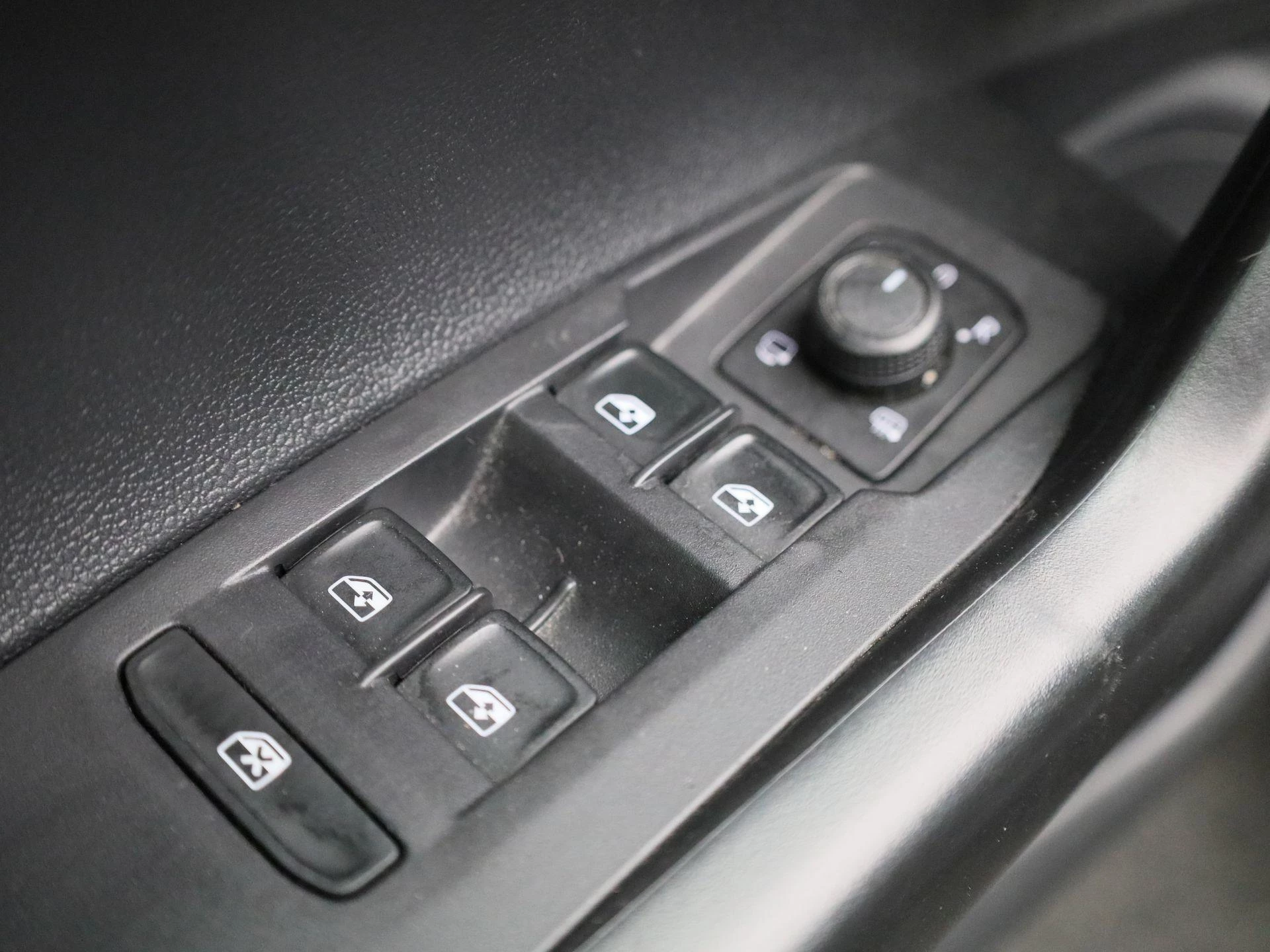 Volkswagen-Polo-image-27