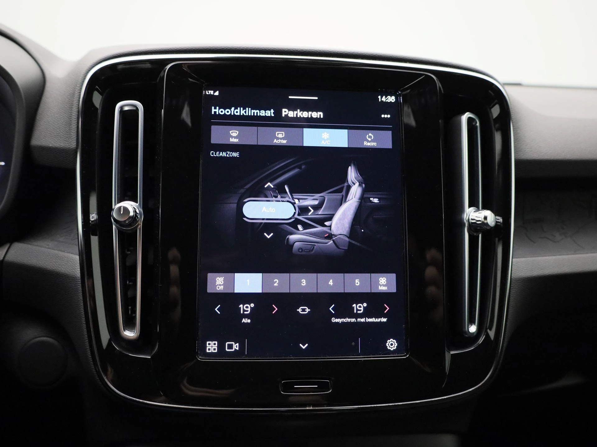 Volvo-XC40-image-17