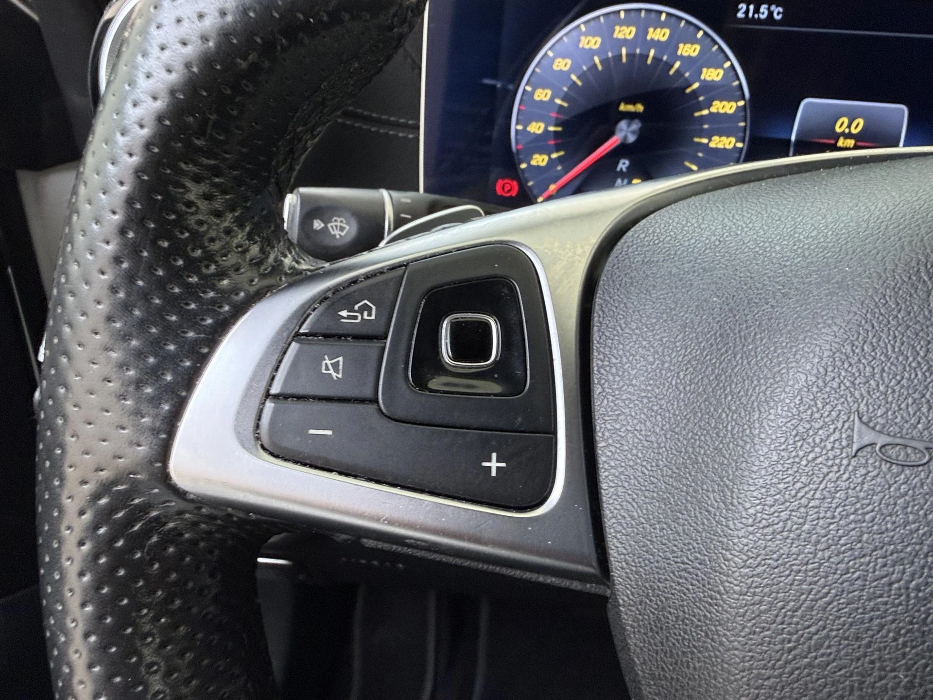 Mercedes-Benz-E-Klasse-image-11