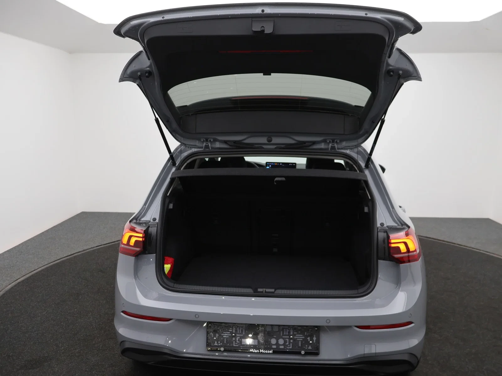 Volkswagen Golf VIII Golf Life Business 1.5eTSI 116PK AUTOMAAT * DEMO *