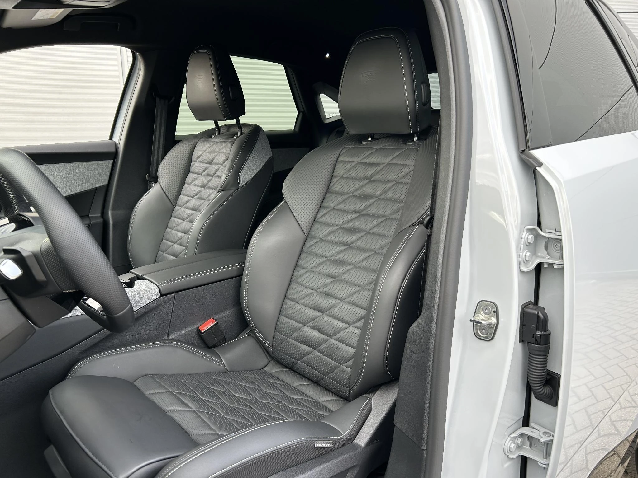 Peugeot-e-3008-image-12