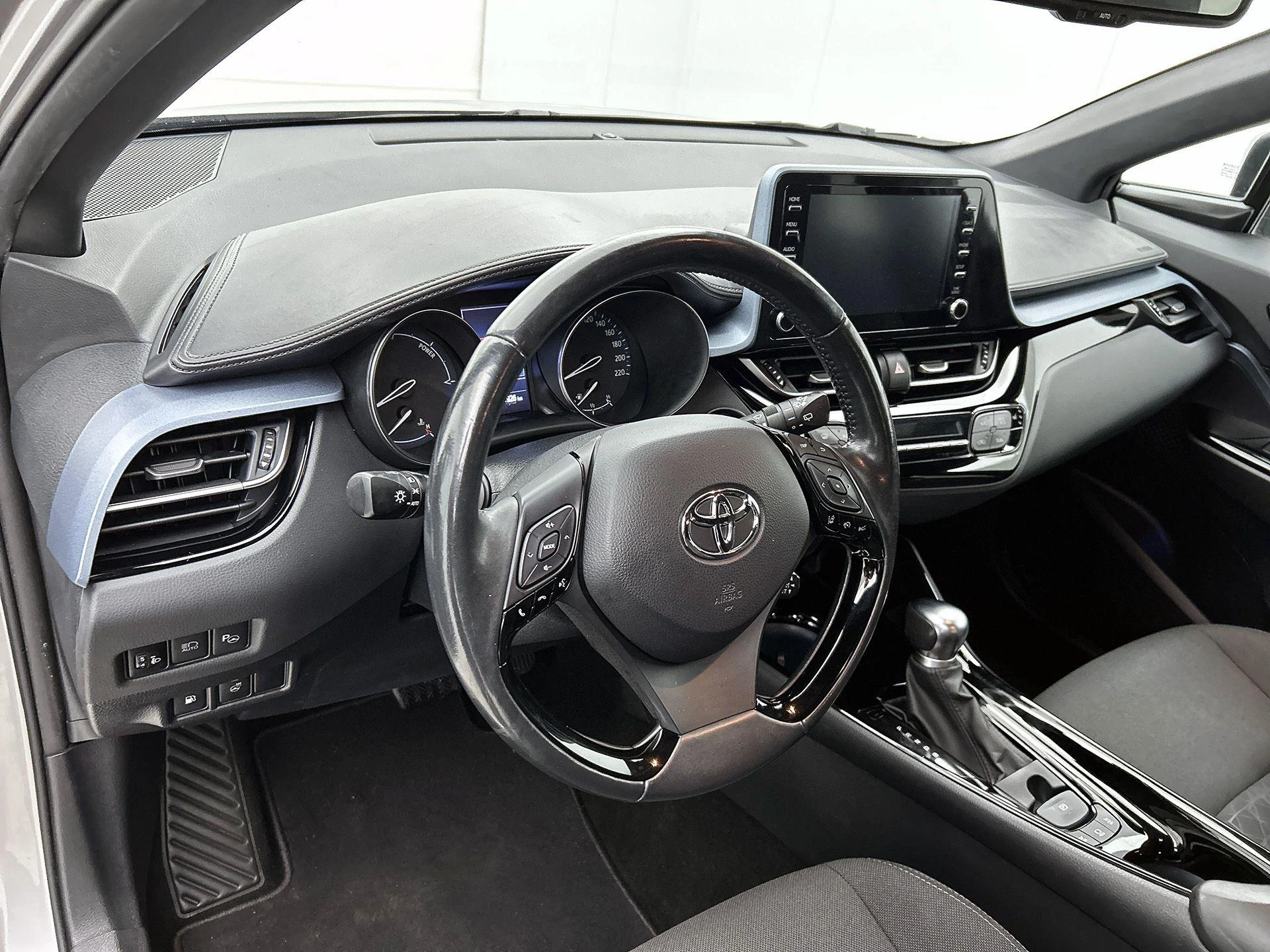 Toyota-C-HR-image-17