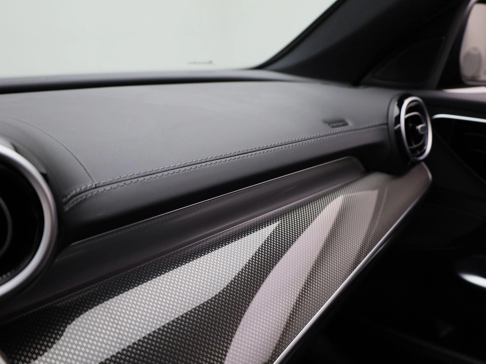 Mercedes-Benz-C-Klasse-image-33