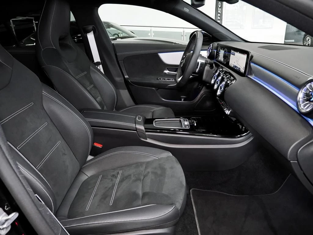 Mercedes-Benz-CLA 200-image-12