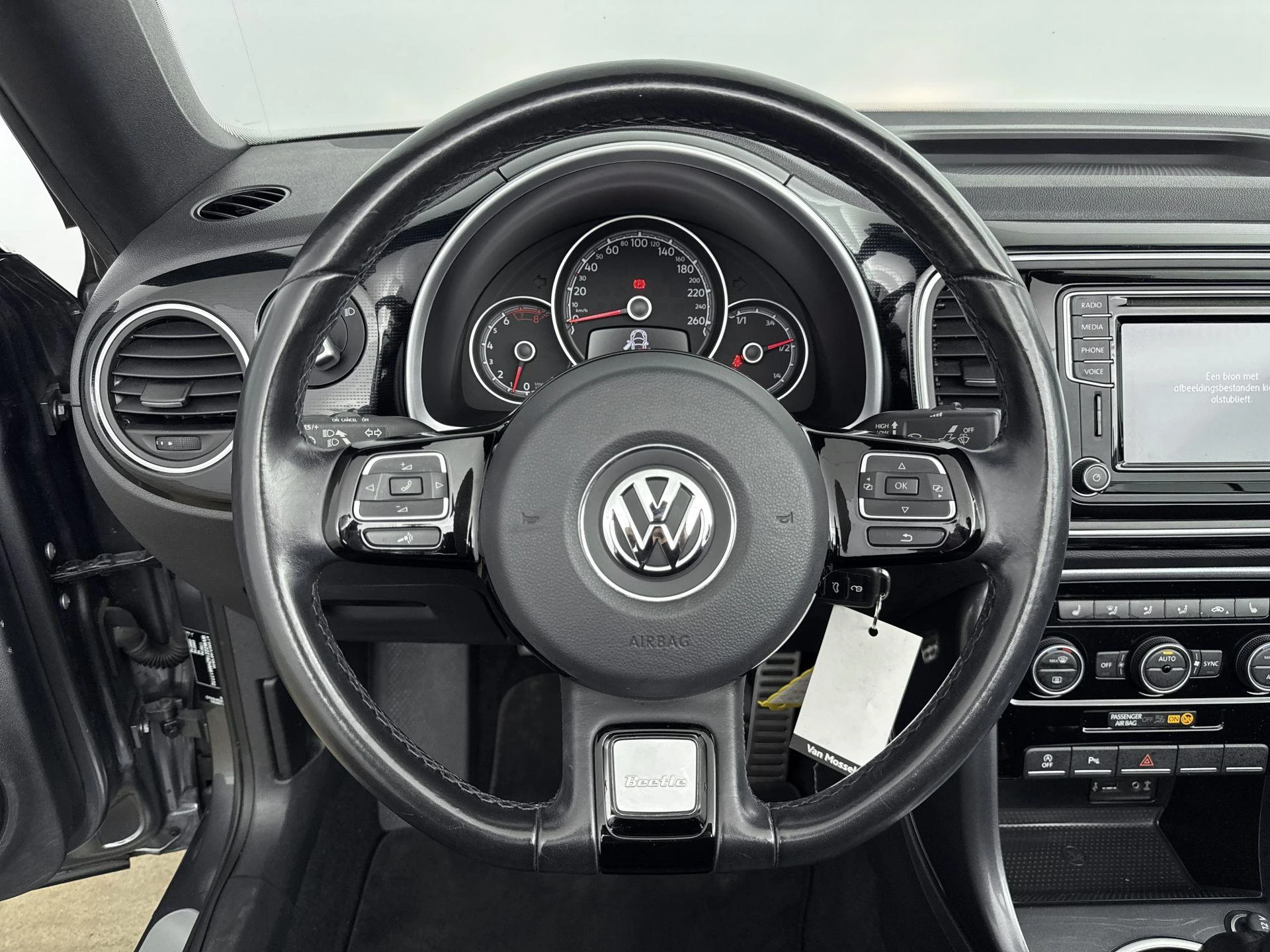 Volkswagen-Beetle-image-12