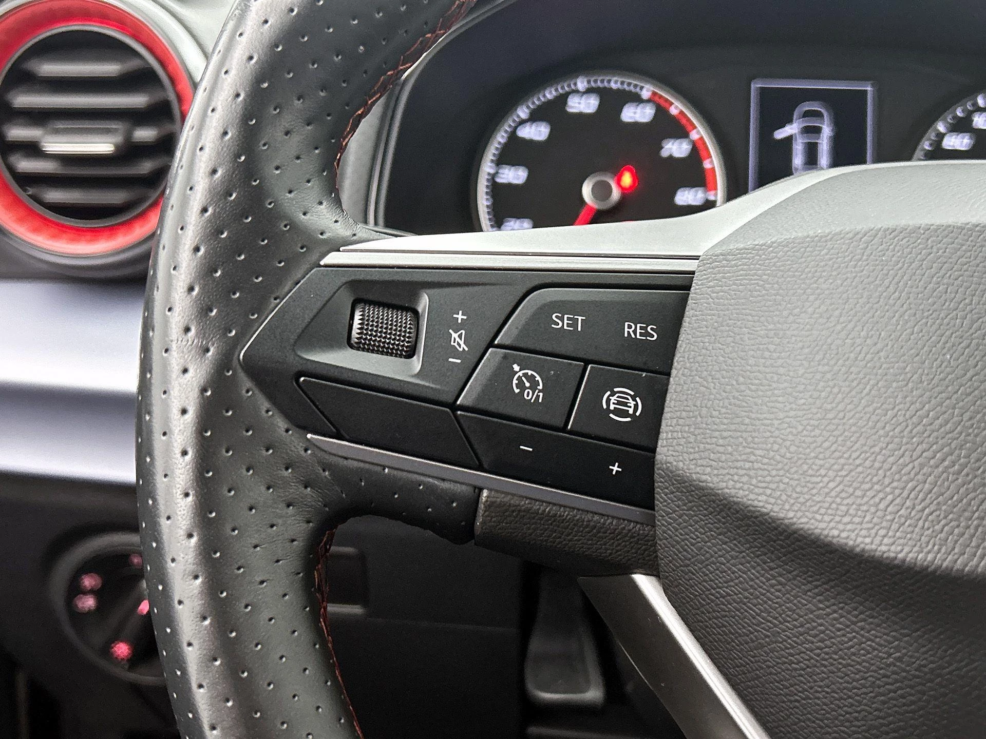 SEAT-Arona-image-5
