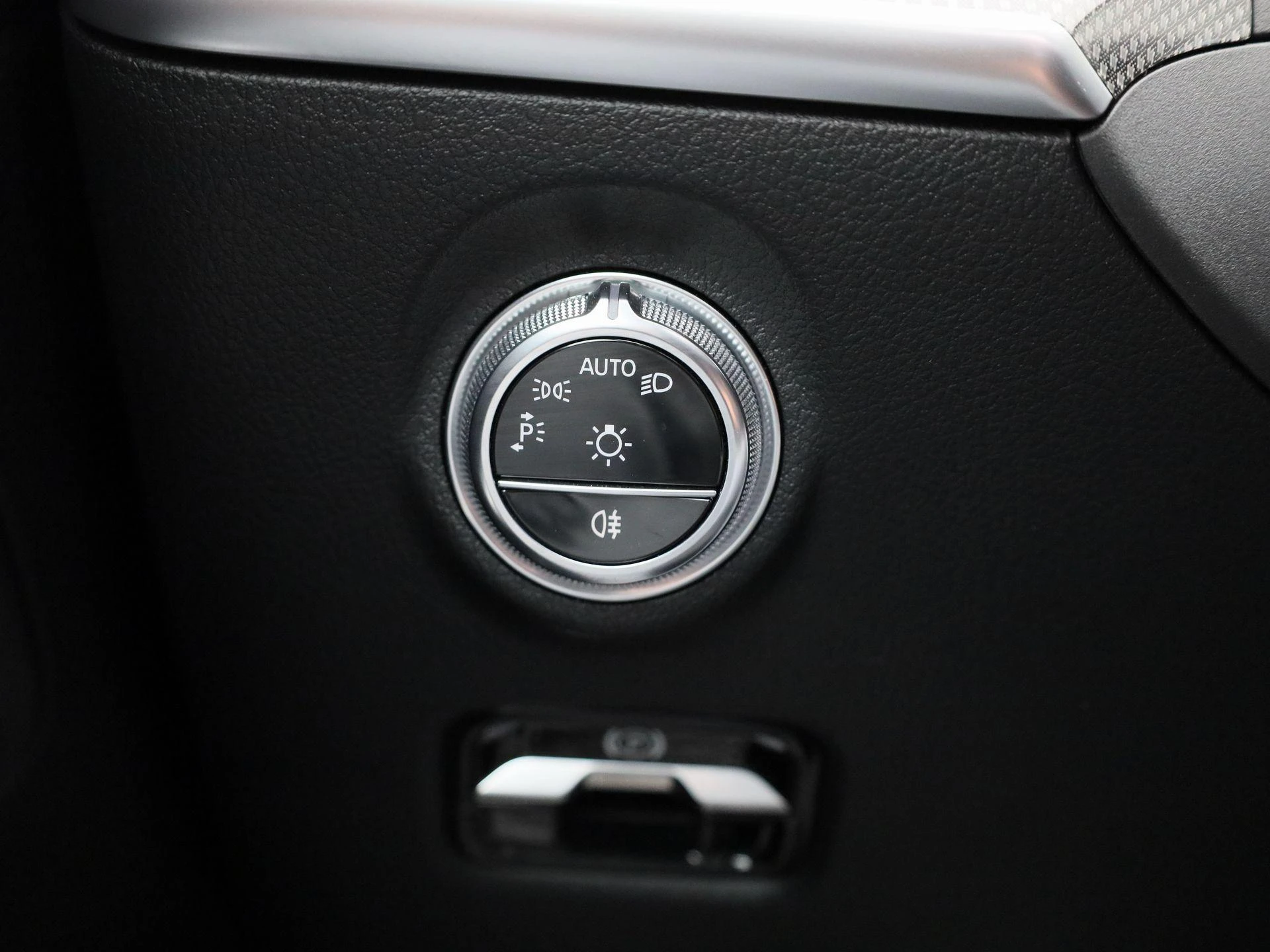 Mercedes-Benz-C-Klasse-image-24
