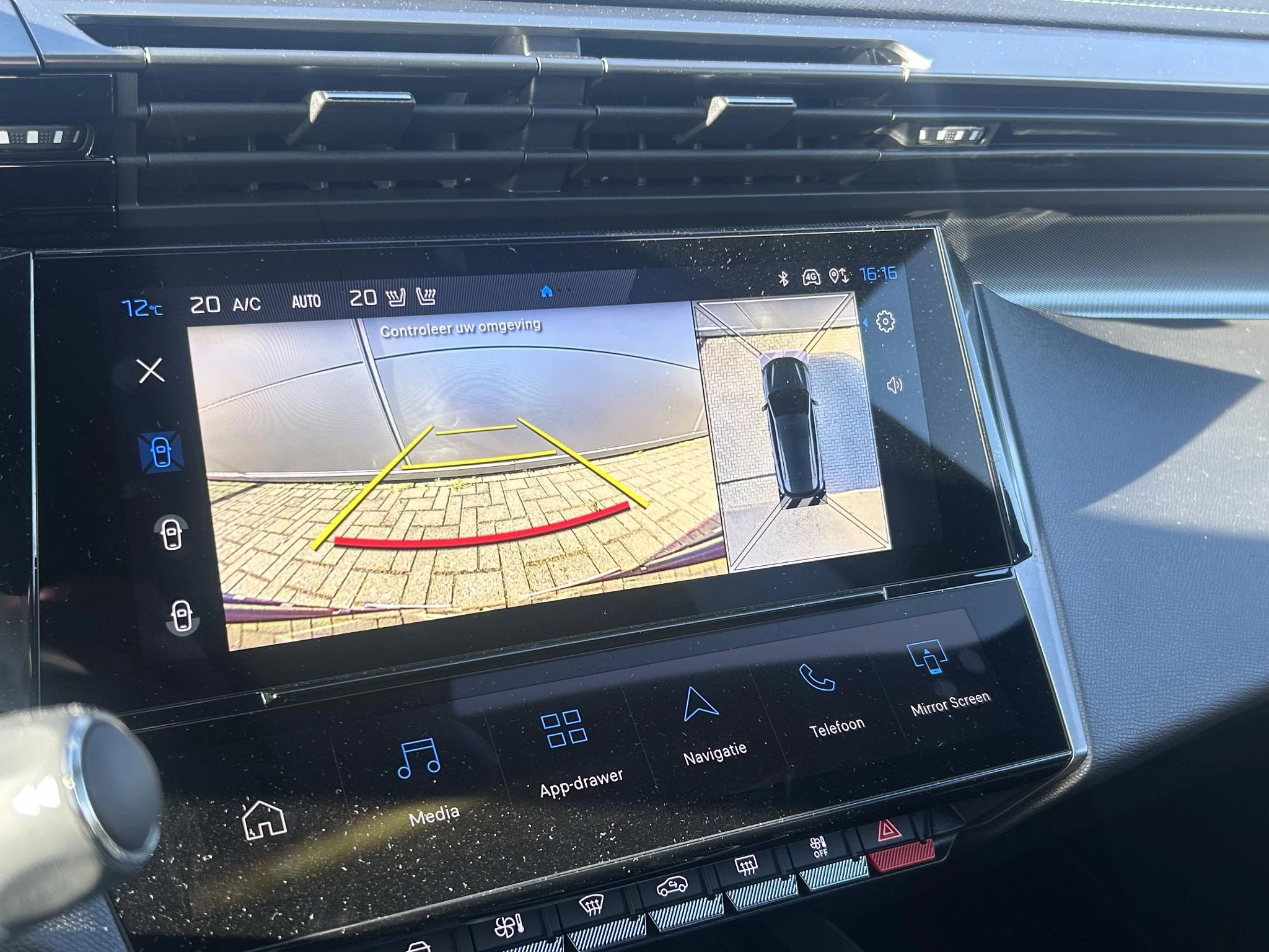 Peugeot-e-308-image-18