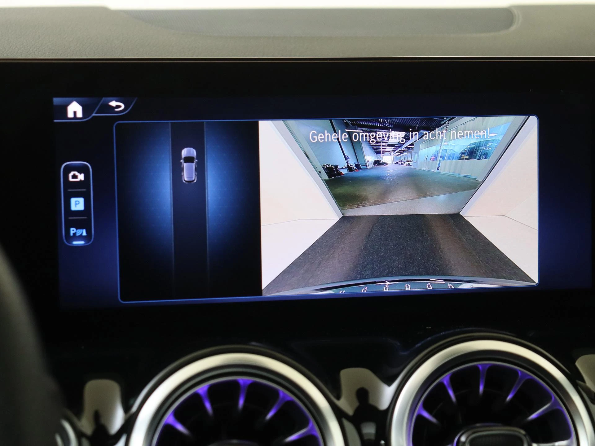 Mercedes-Benz-GLA-image-19