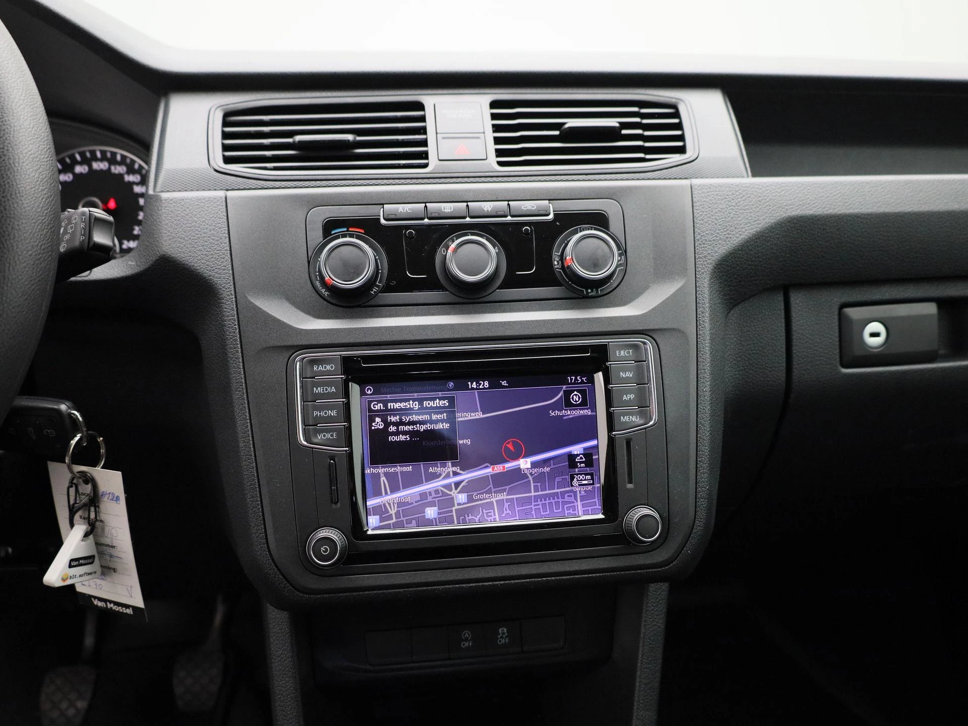 Volkswagen-Caddy-image-8