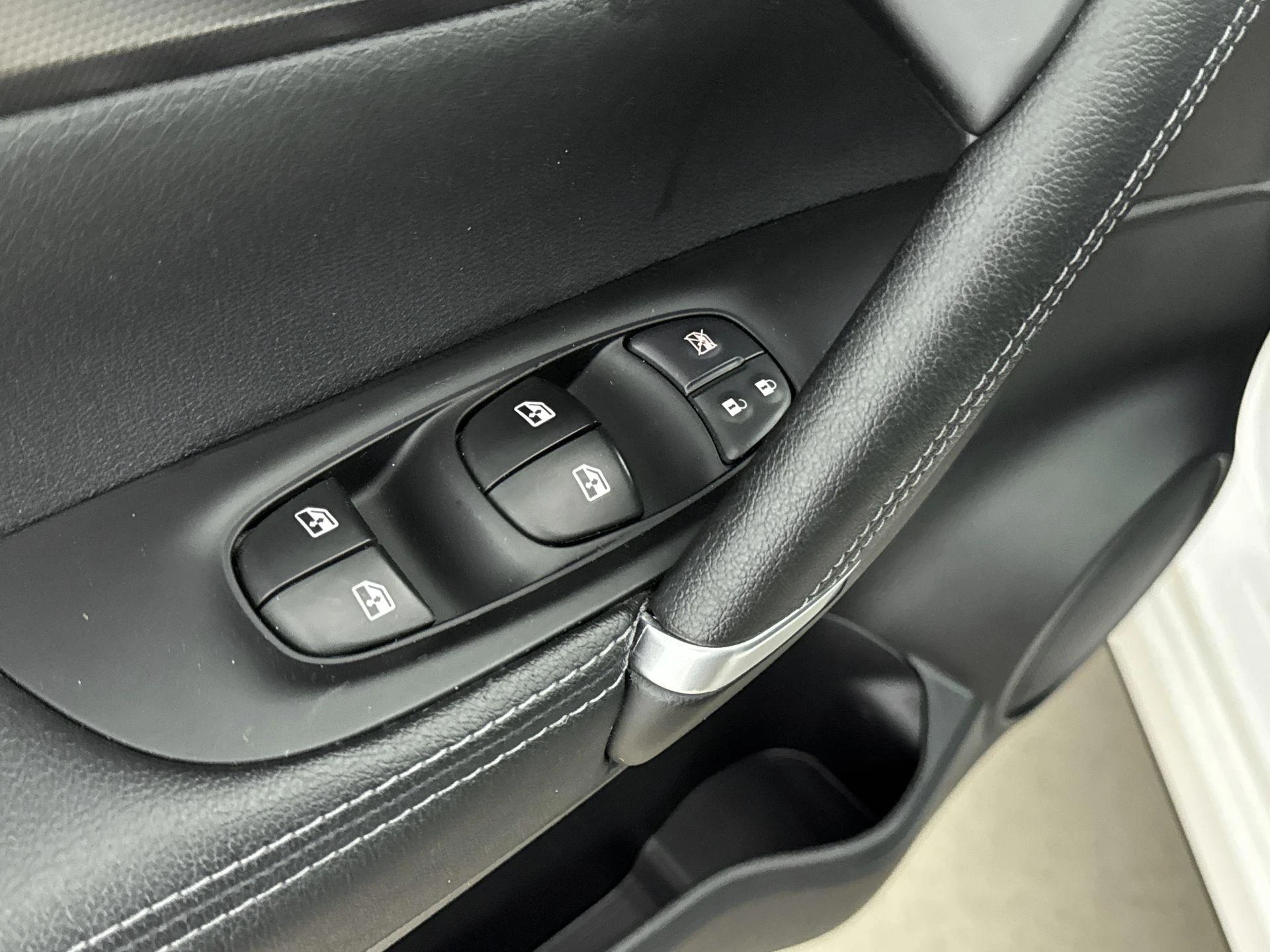 Nissan-QASHQAI-image-27