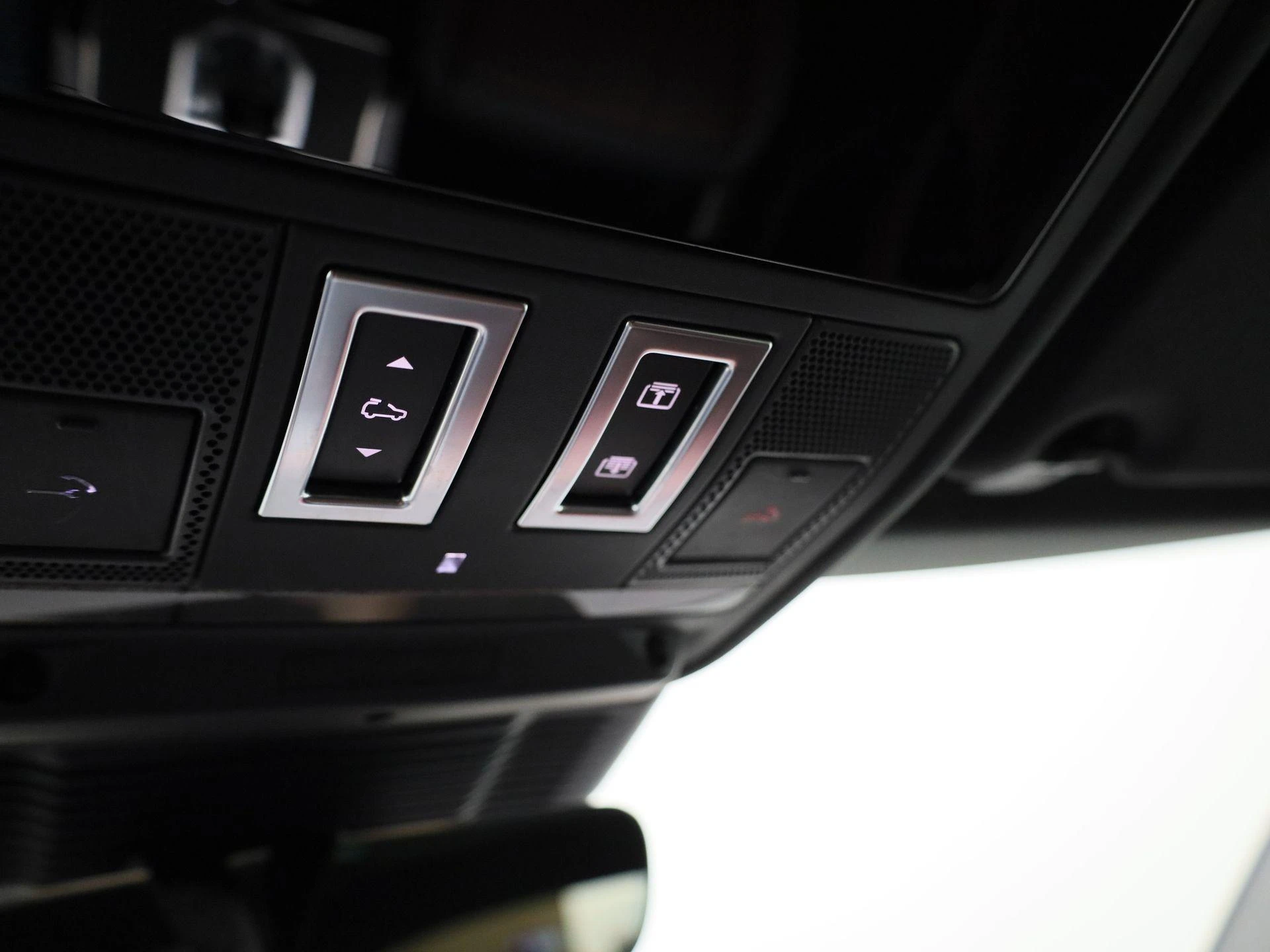 Land Rover-Range Rover Evoque-image-26