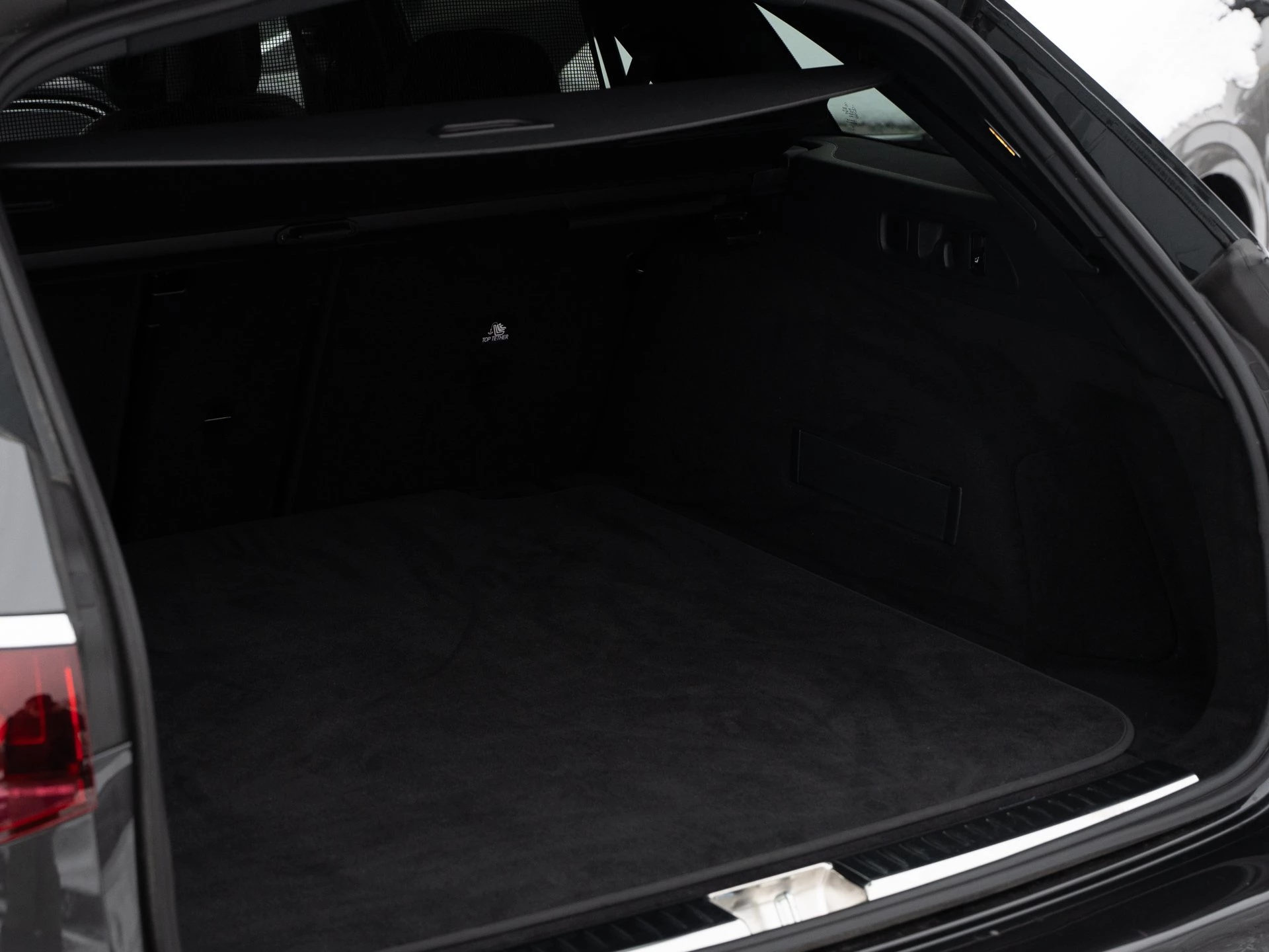 Mercedes-Benz E-Klasse 220 d AMG Line Advanced AHK*AMB.BELEUT*WINT.PKT