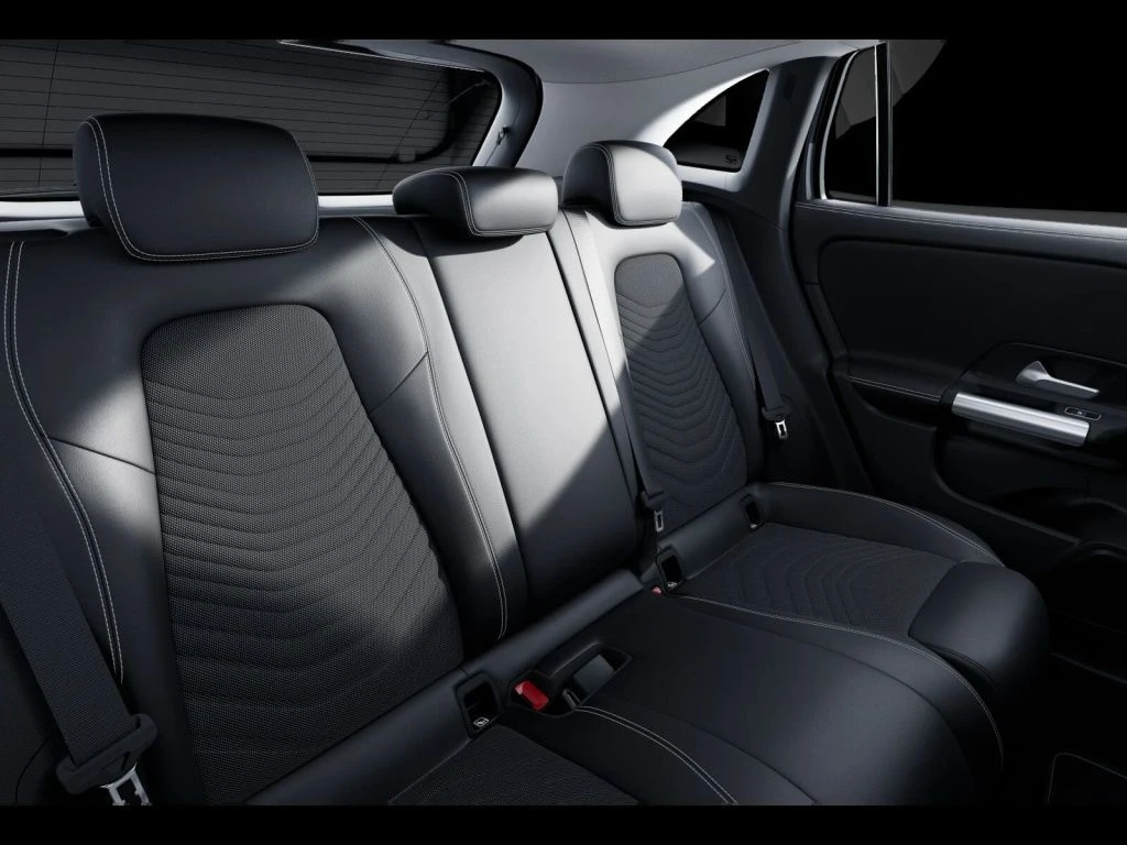 Mercedes-Benz-GLA 220 d-image-11