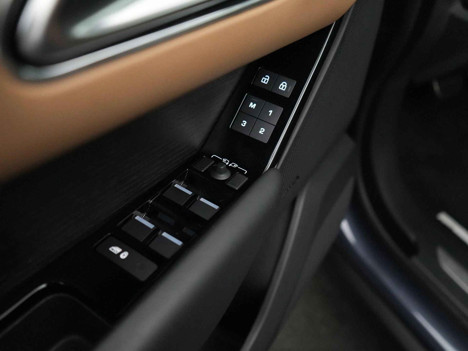 Land Rover-Range Rover Velar-image-34