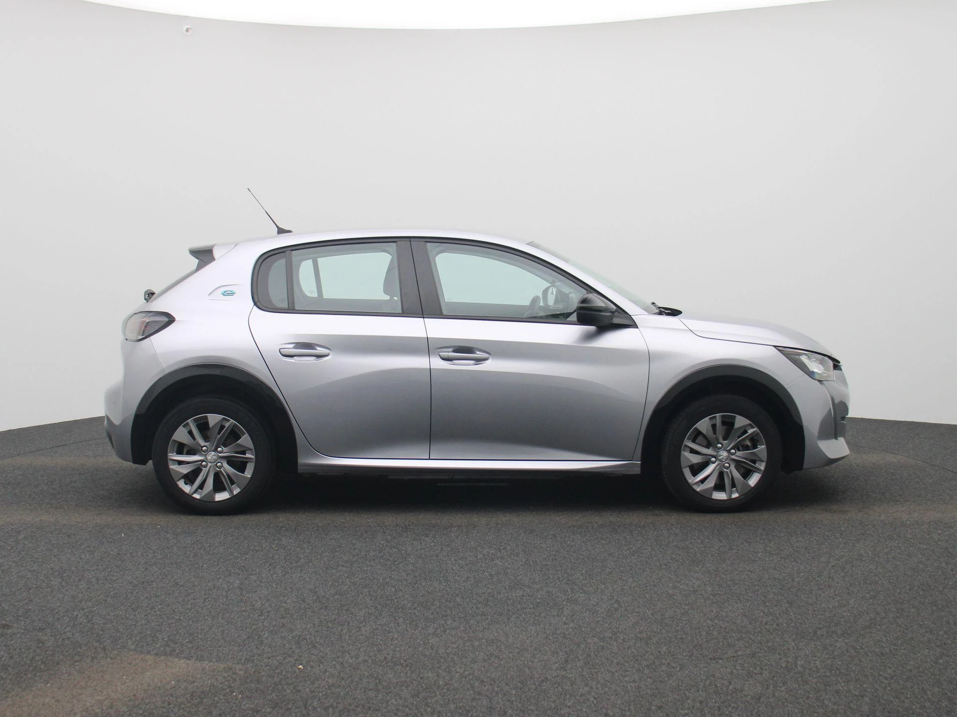 Peugeot-e-208-image-5
