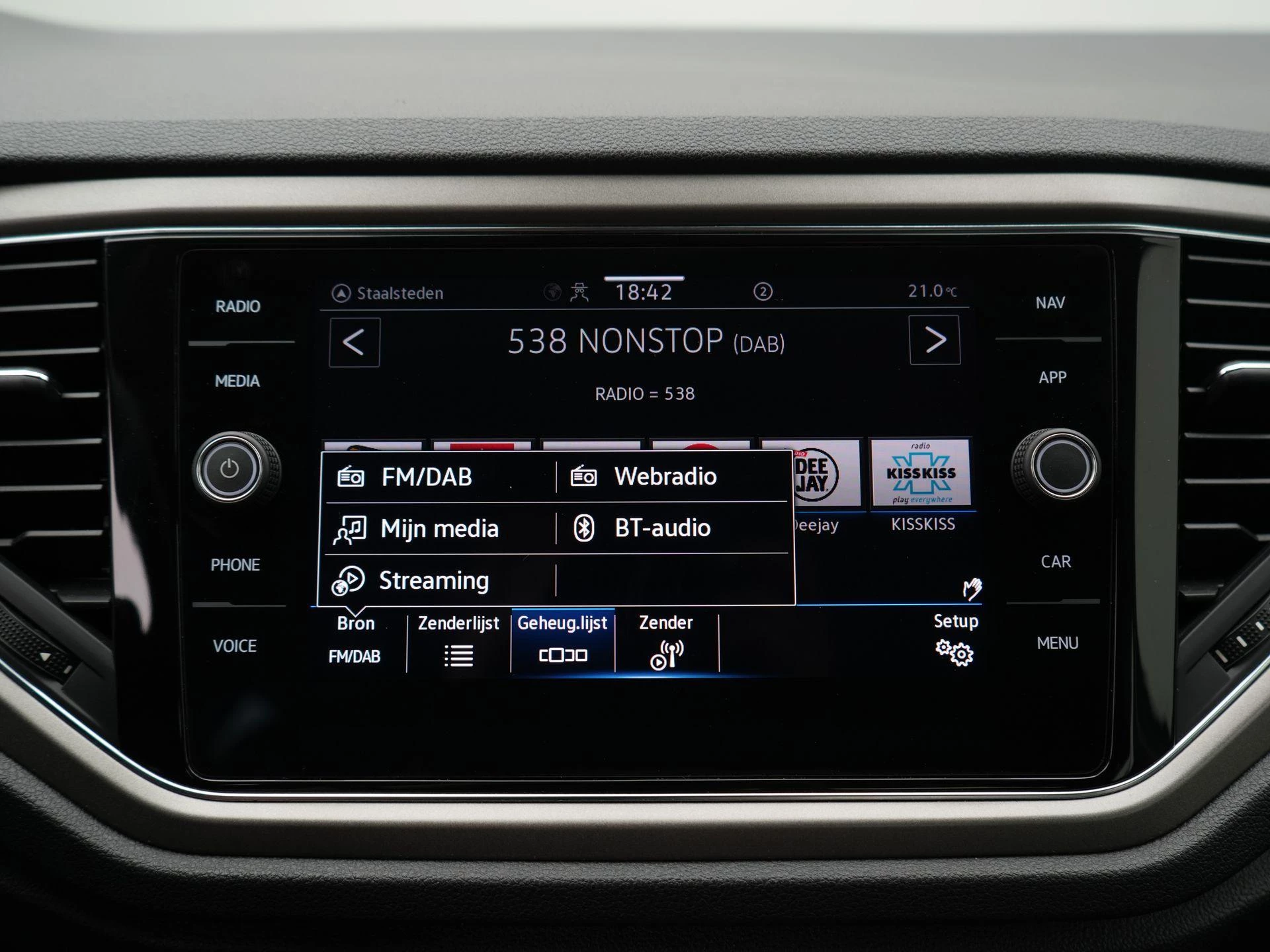 Volkswagen-T-Roc-image-12