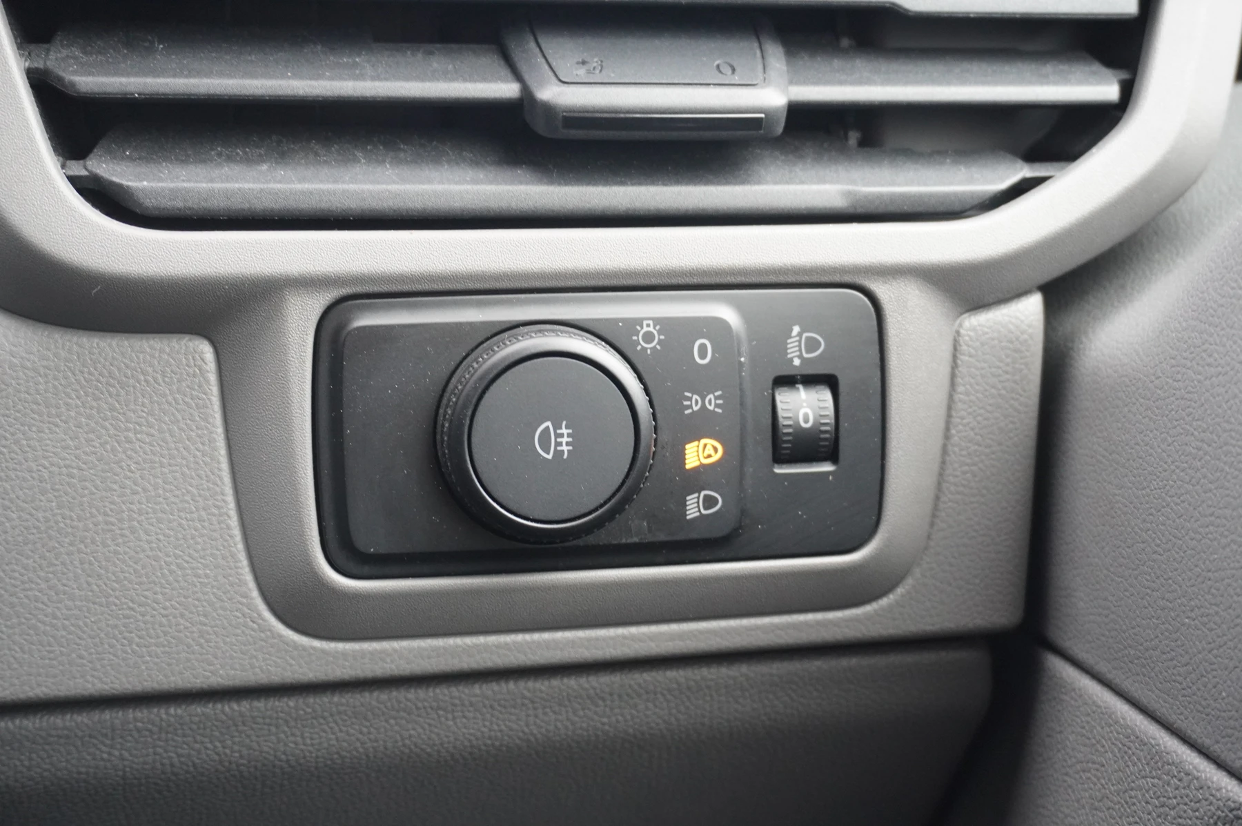 Volkswagen-Transporter-image-29