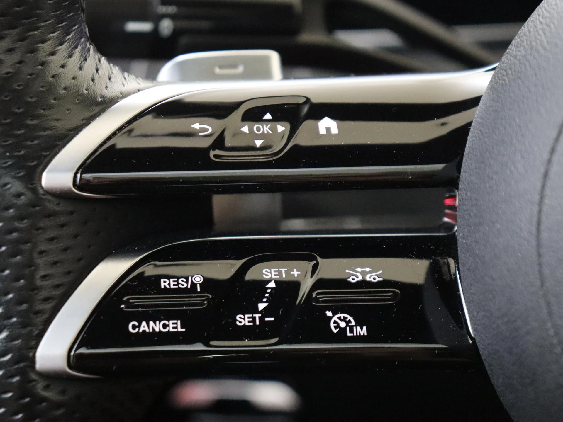Mercedes-Benz-C-Klasse-image-11