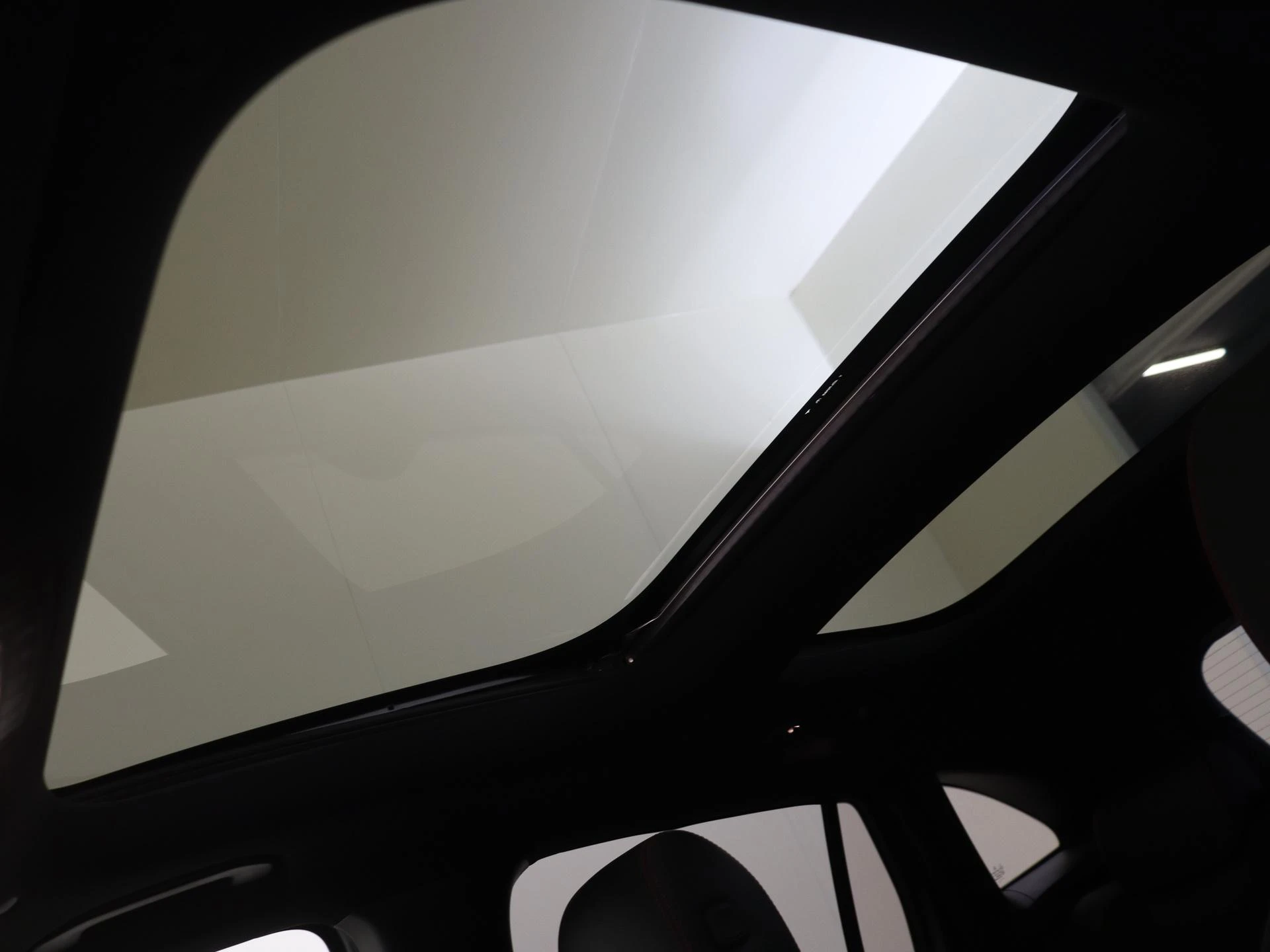 Mercedes-Benz-GLA-image-27