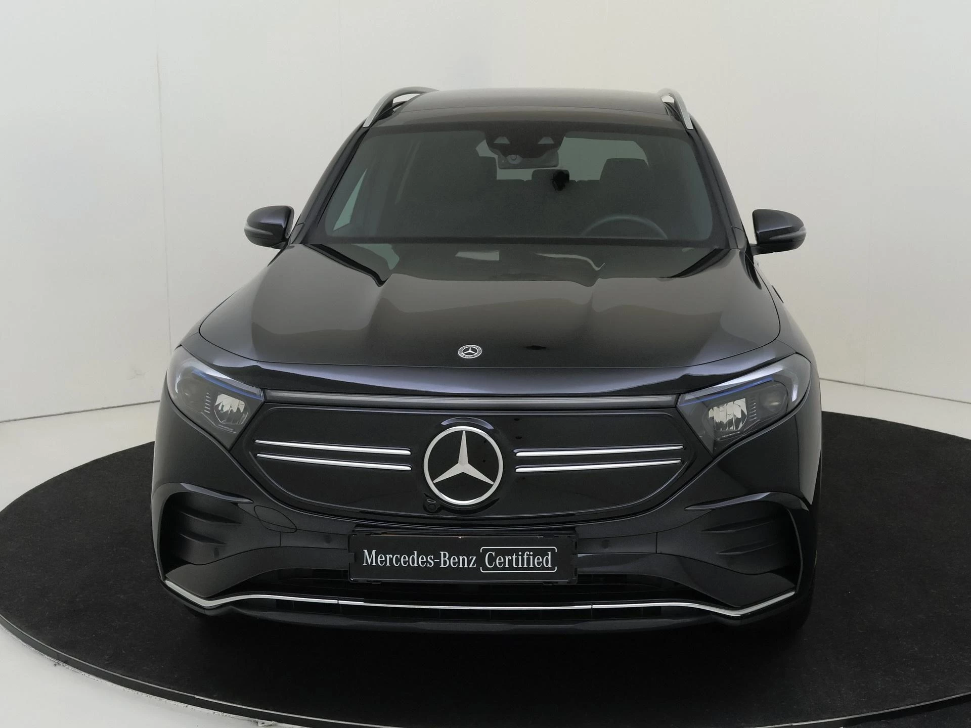 Mercedes-Benz-EQB-image-8