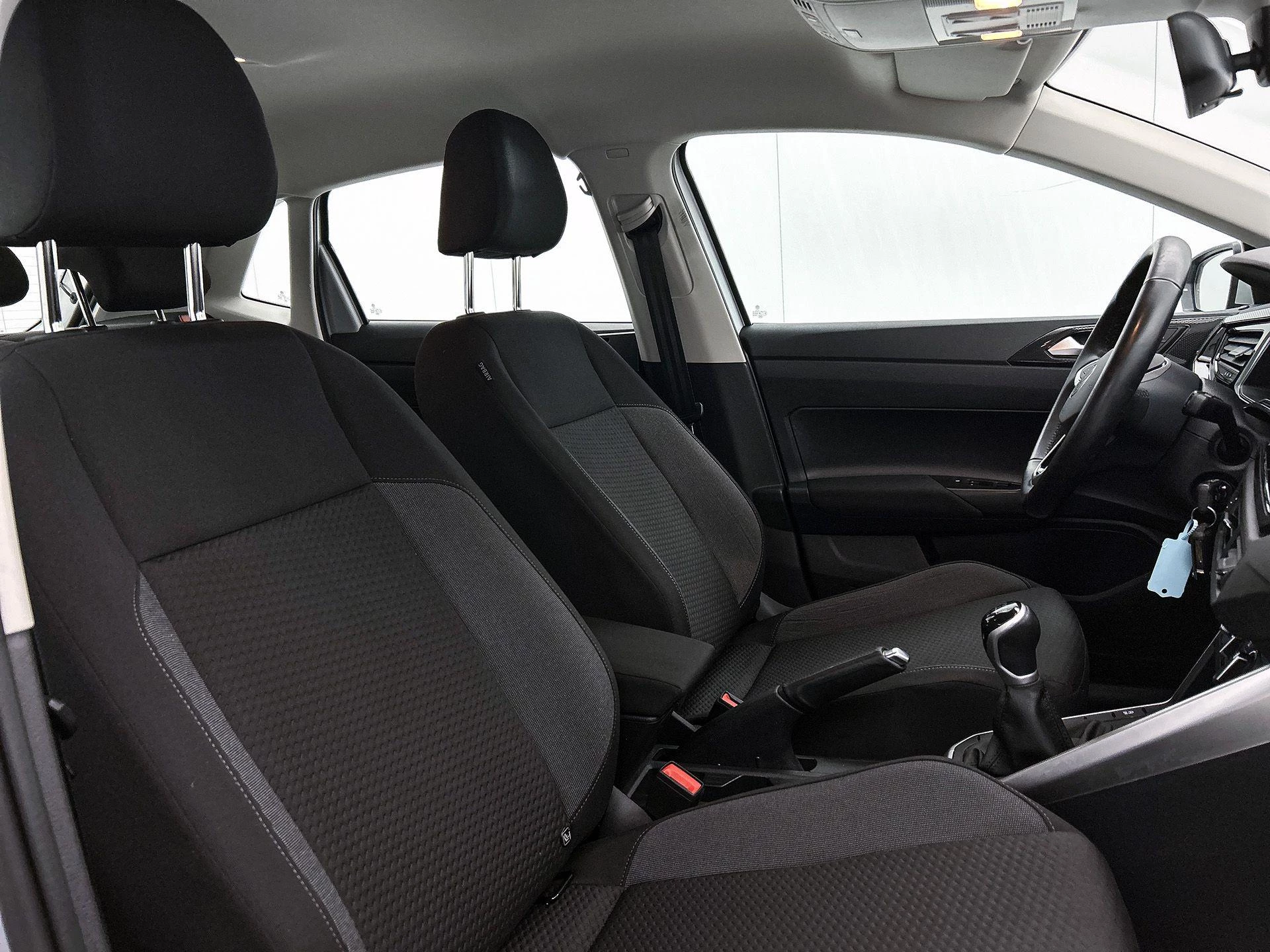 Volkswagen-Polo-image-32