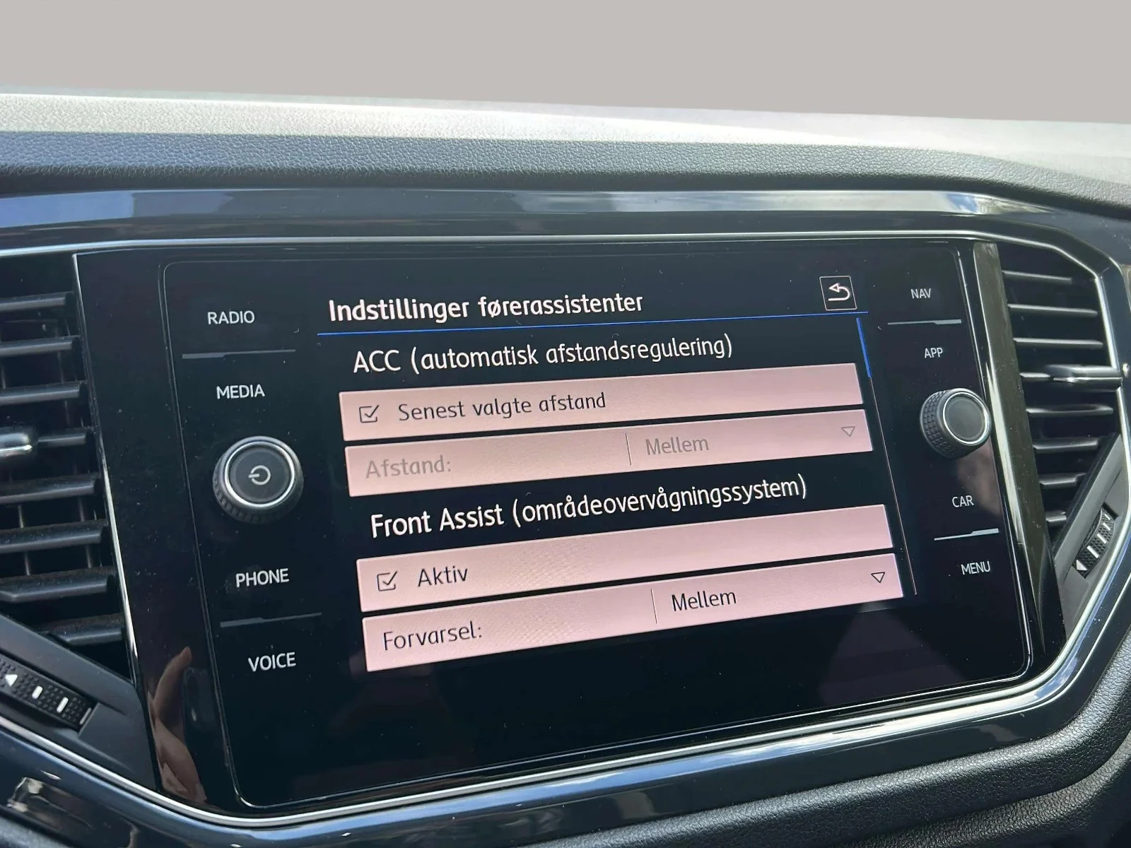 Volkswagen-T-Roc-image-15