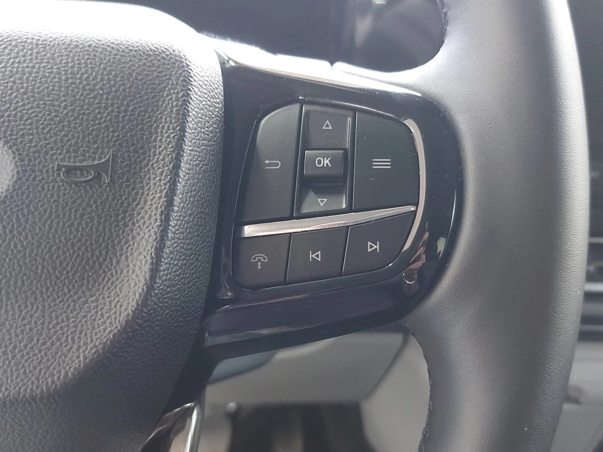 Ford-Tourneo Custom-image-18