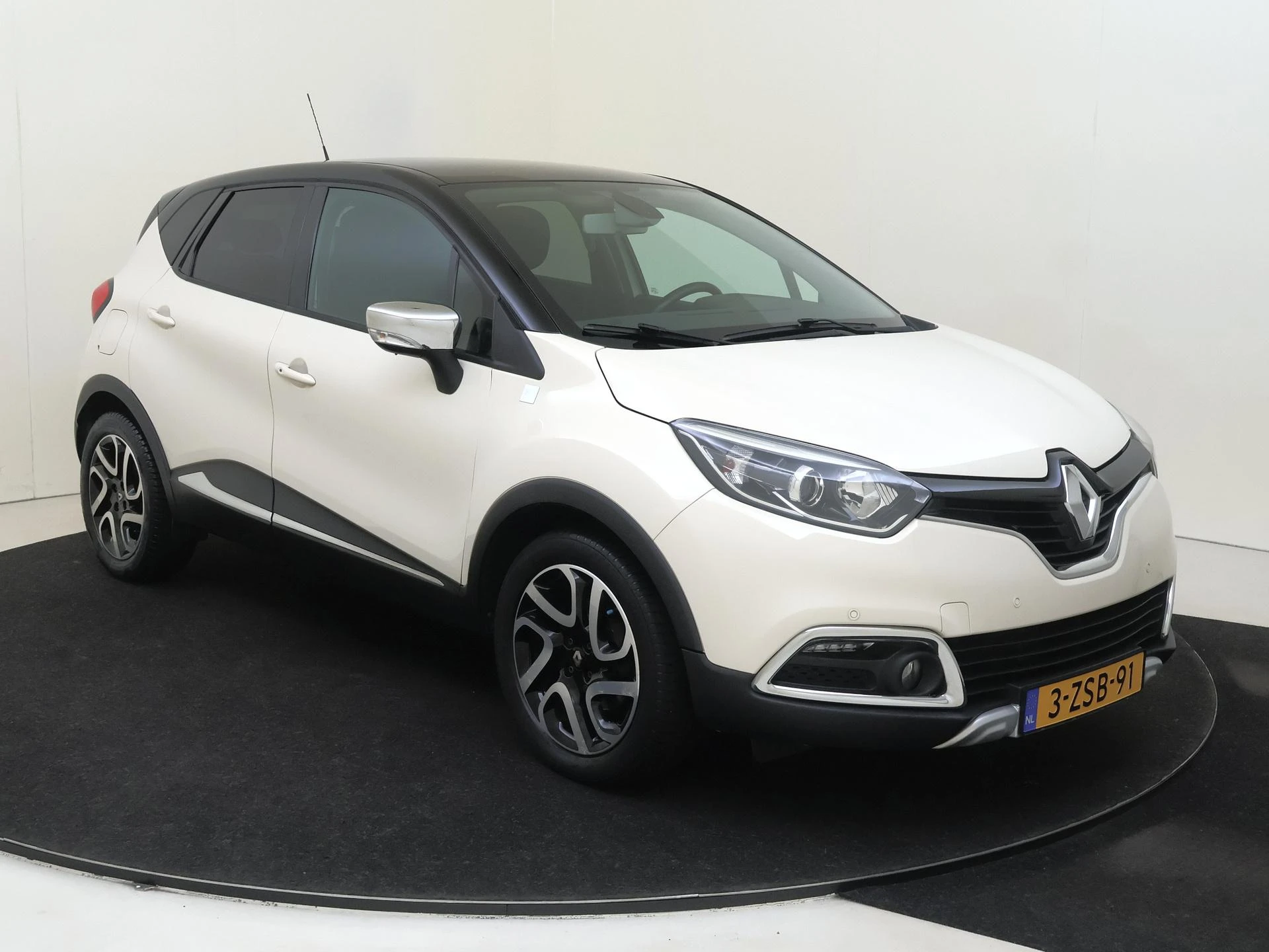 Renault-Captur-image-1