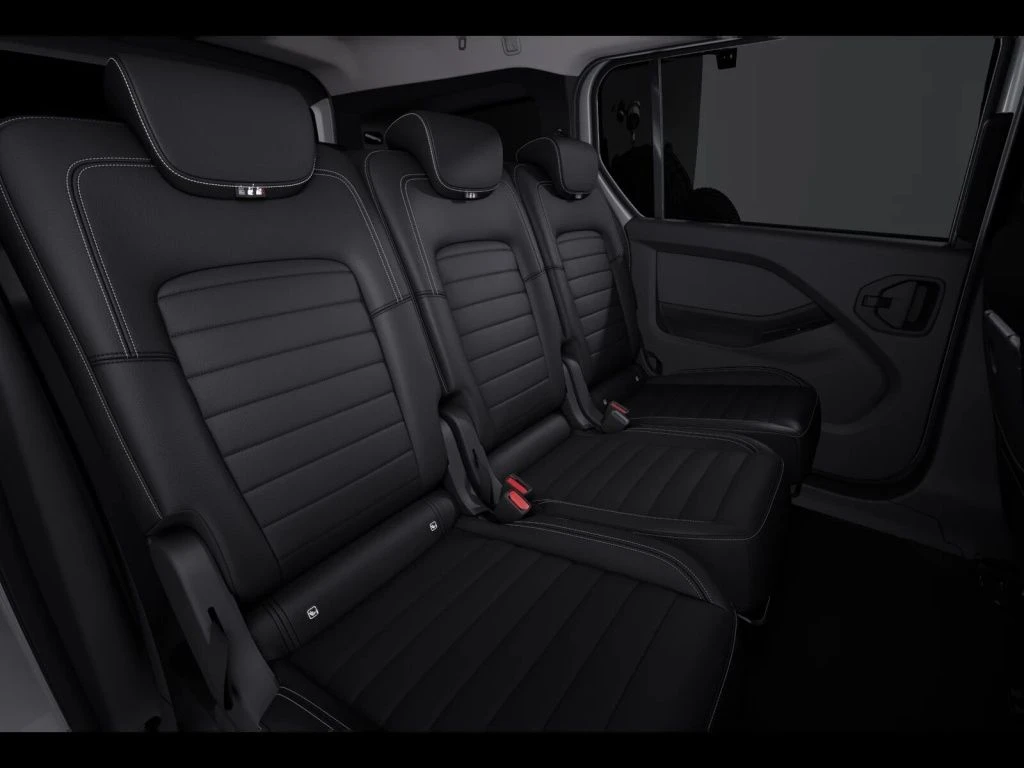 Mercedes-Benz-EQT 200-image-11