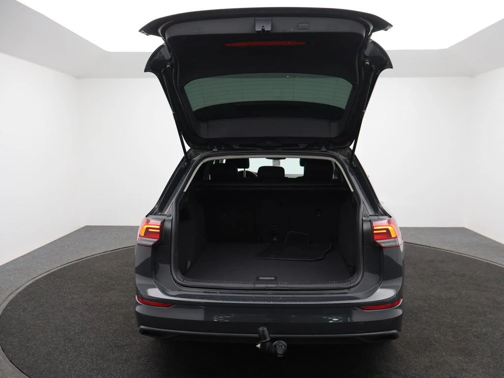 Volkswagen Golf VIII SW Golf Variant Life 1.0eTSI 110PK *AUTOMAAT*ACC*TREKHAAK*LANE ASSIST*PDC*VIRTUAL COCKPIT*...*