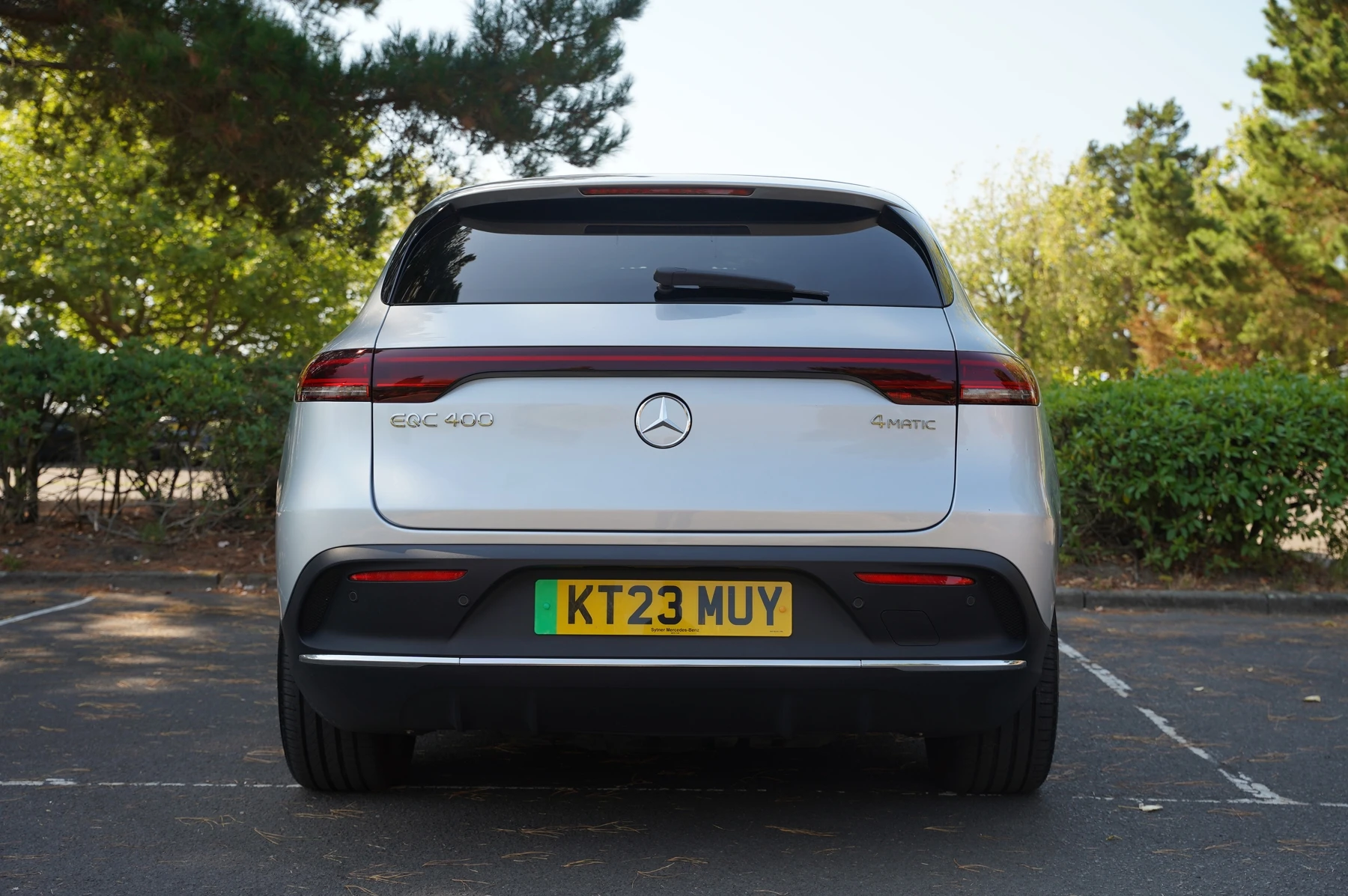 Mercedes-Benz-EQC-image-14