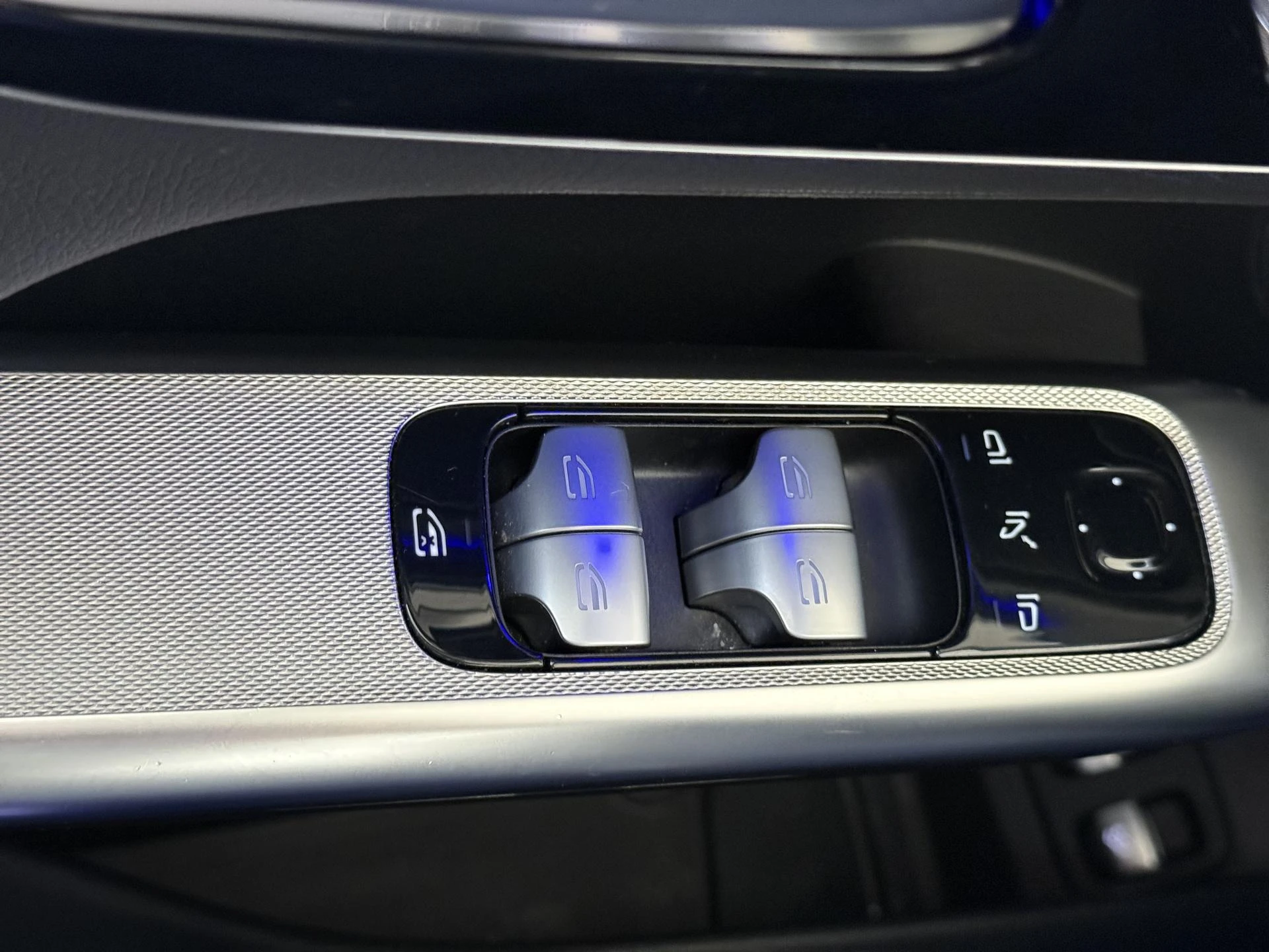 Mercedes-Benz-GLC-image-26